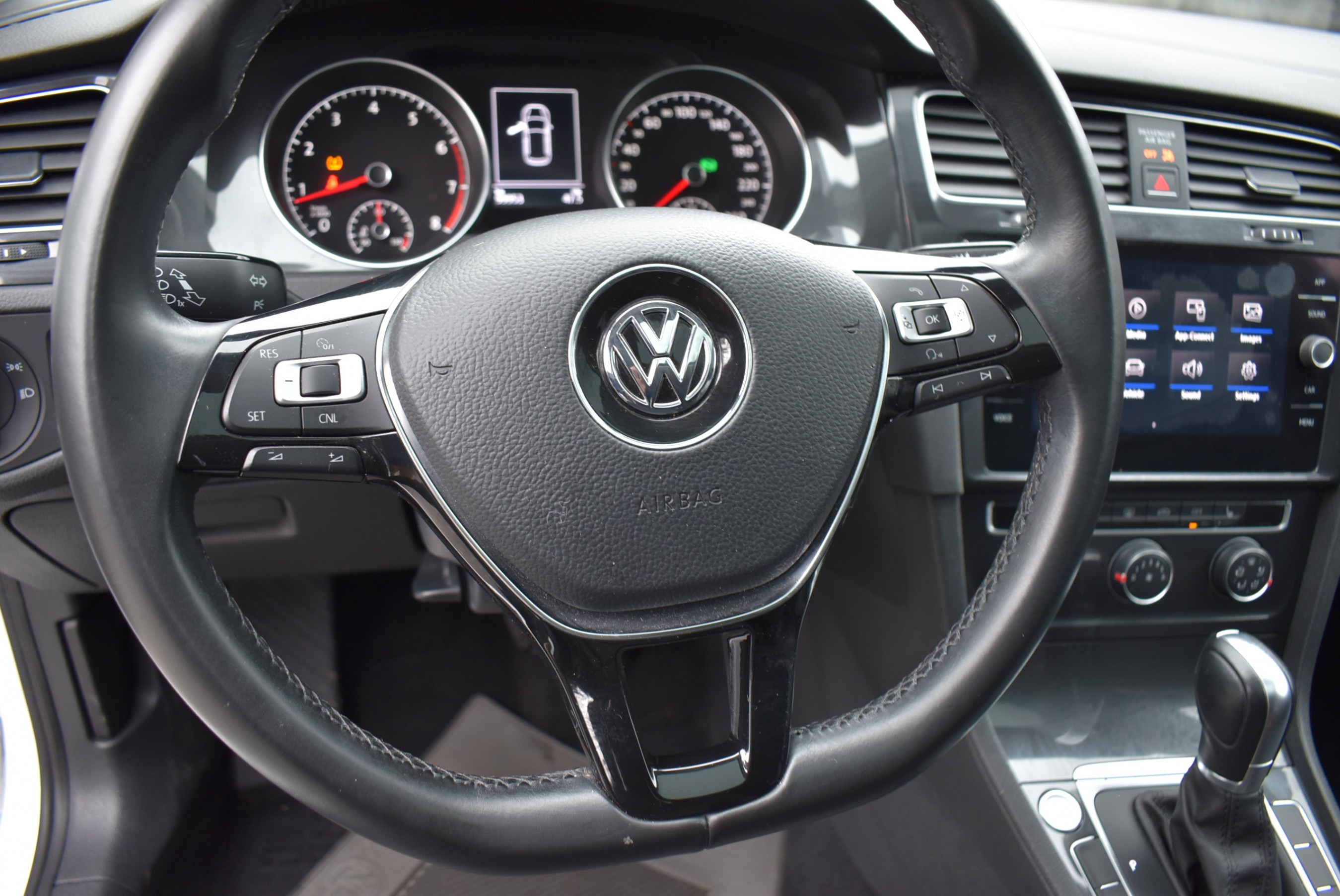 /driveonautoscanadaltd/2018-Volkswagen-Golf-9833402759724952.jpg
