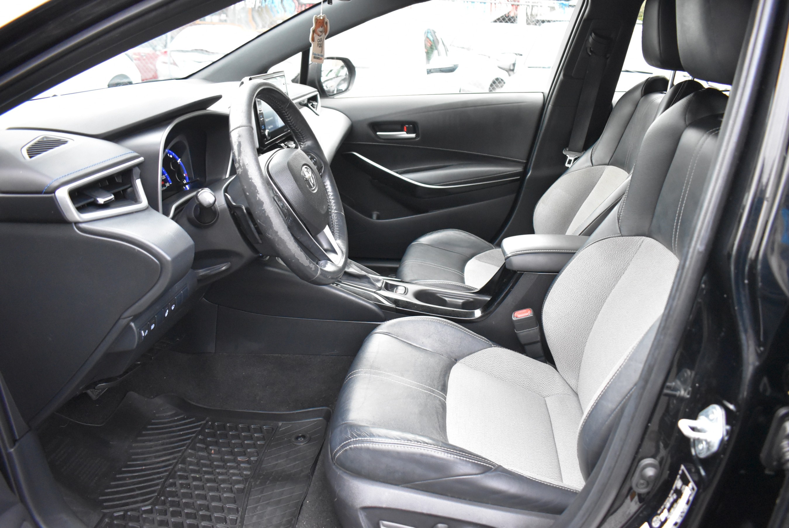 /driveonautoscanadaltd/2019-Toyota-CorollaHatchback-8685994423539443.jpg