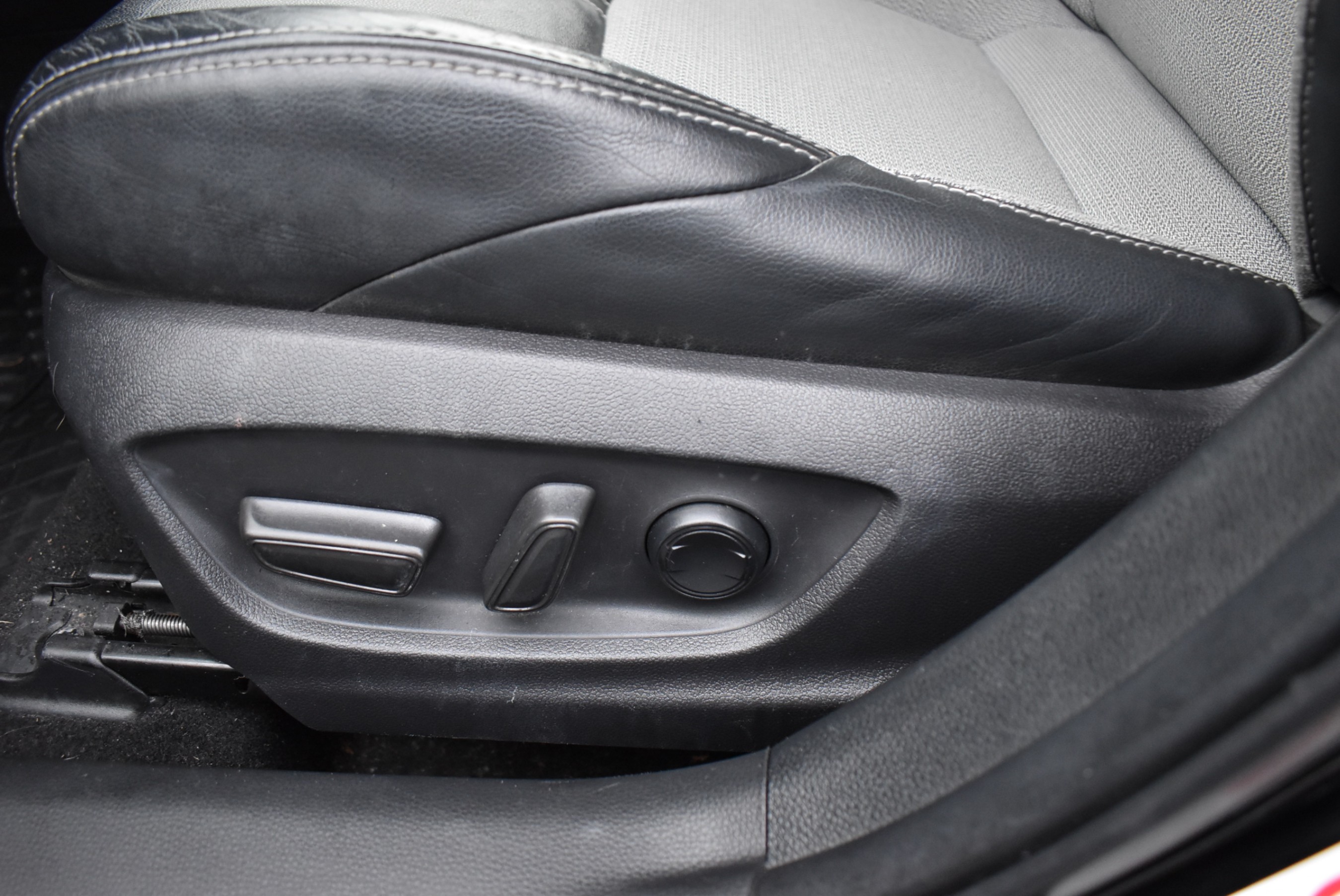 /driveonautoscanadaltd/2019-Toyota-CorollaHatchback-9984496678439463.jpg