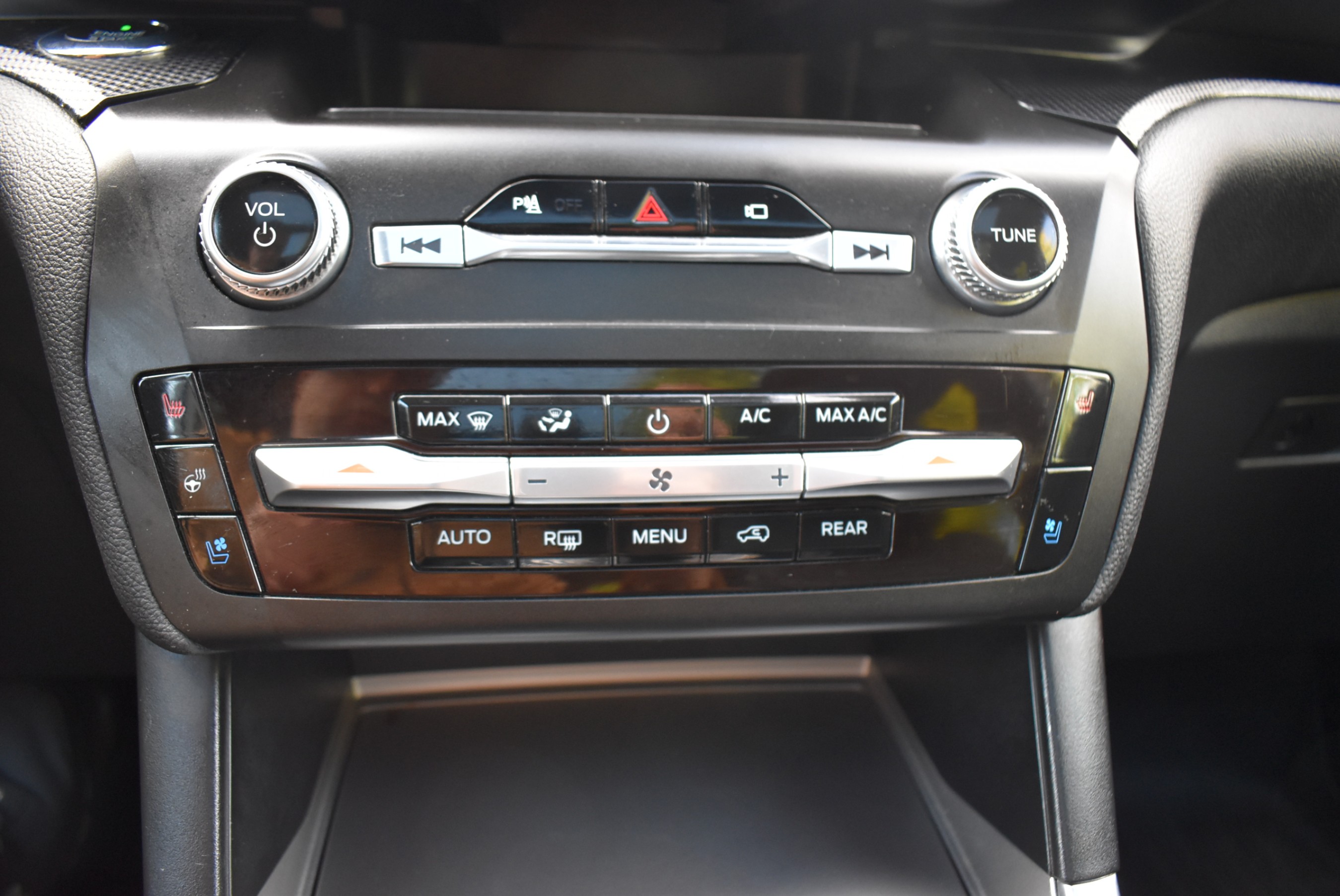 /driveonautoscanadaltd/2020-Ford-Explorer-08296243907901113.jpg