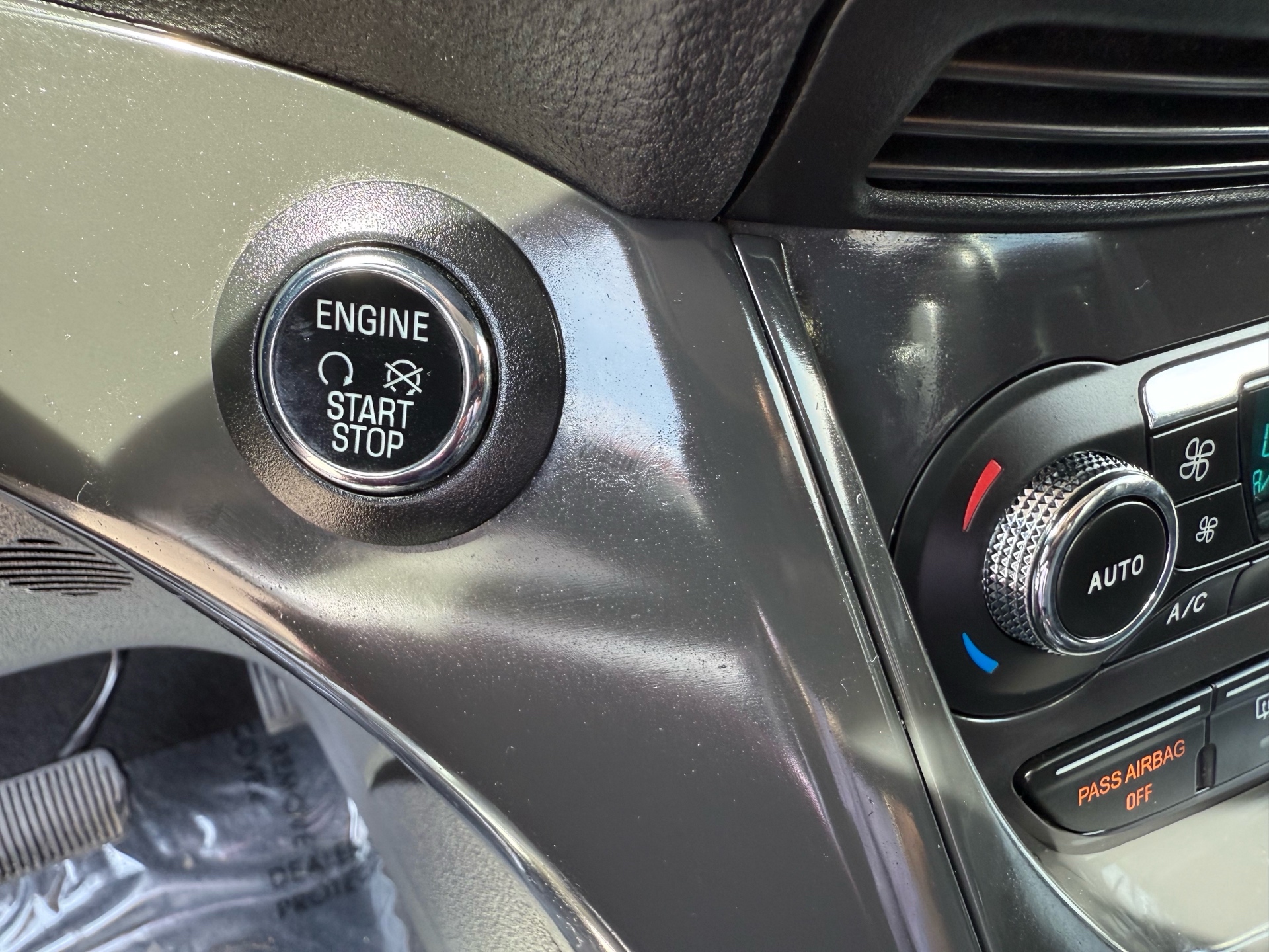 /elitenovaautoinc/2016-Ford-Escape-7236422455225886.jpg