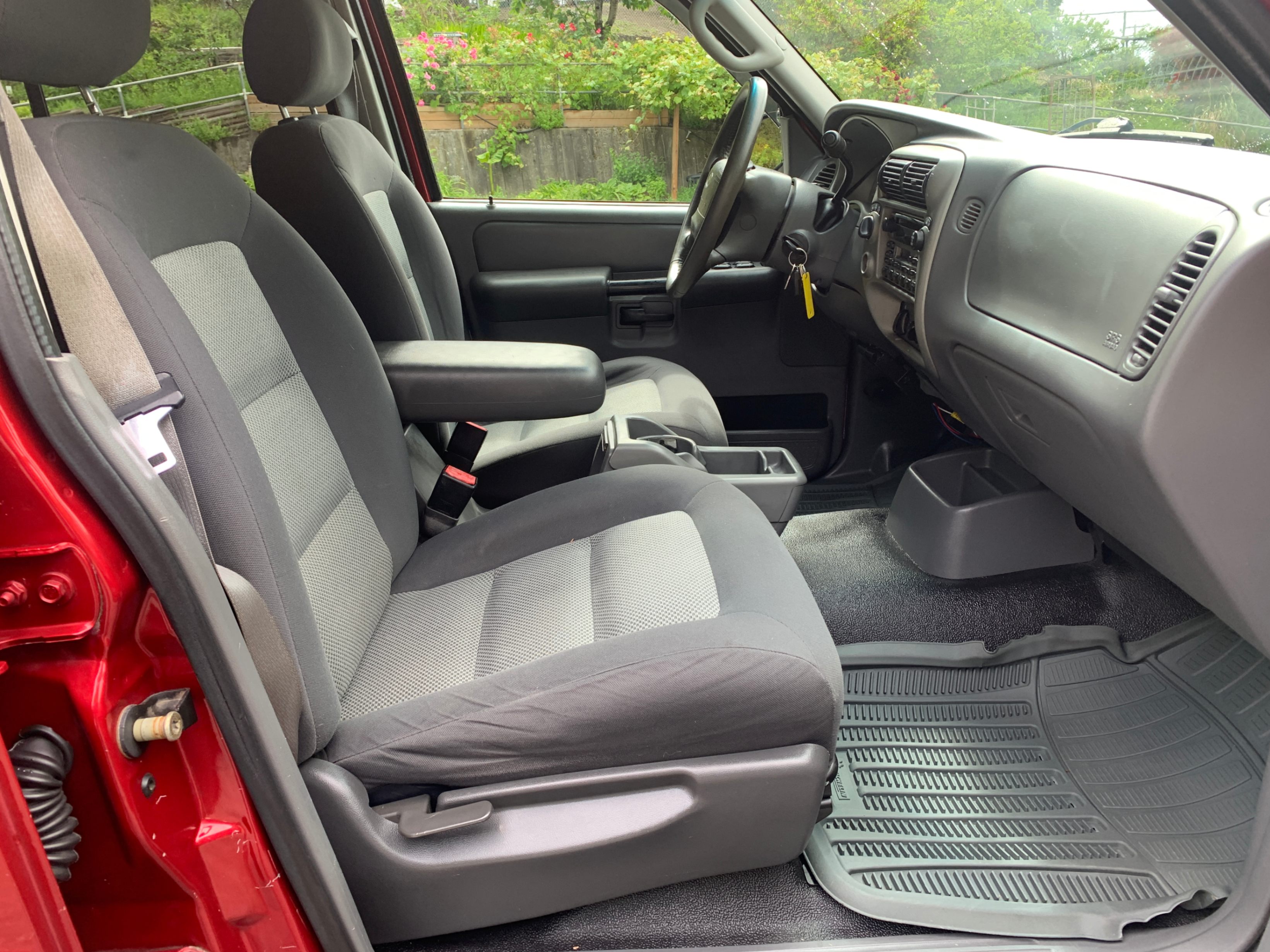 /enixmotorsportltd/2004-Ford-ExplorerSport-2998939150743125.jpg