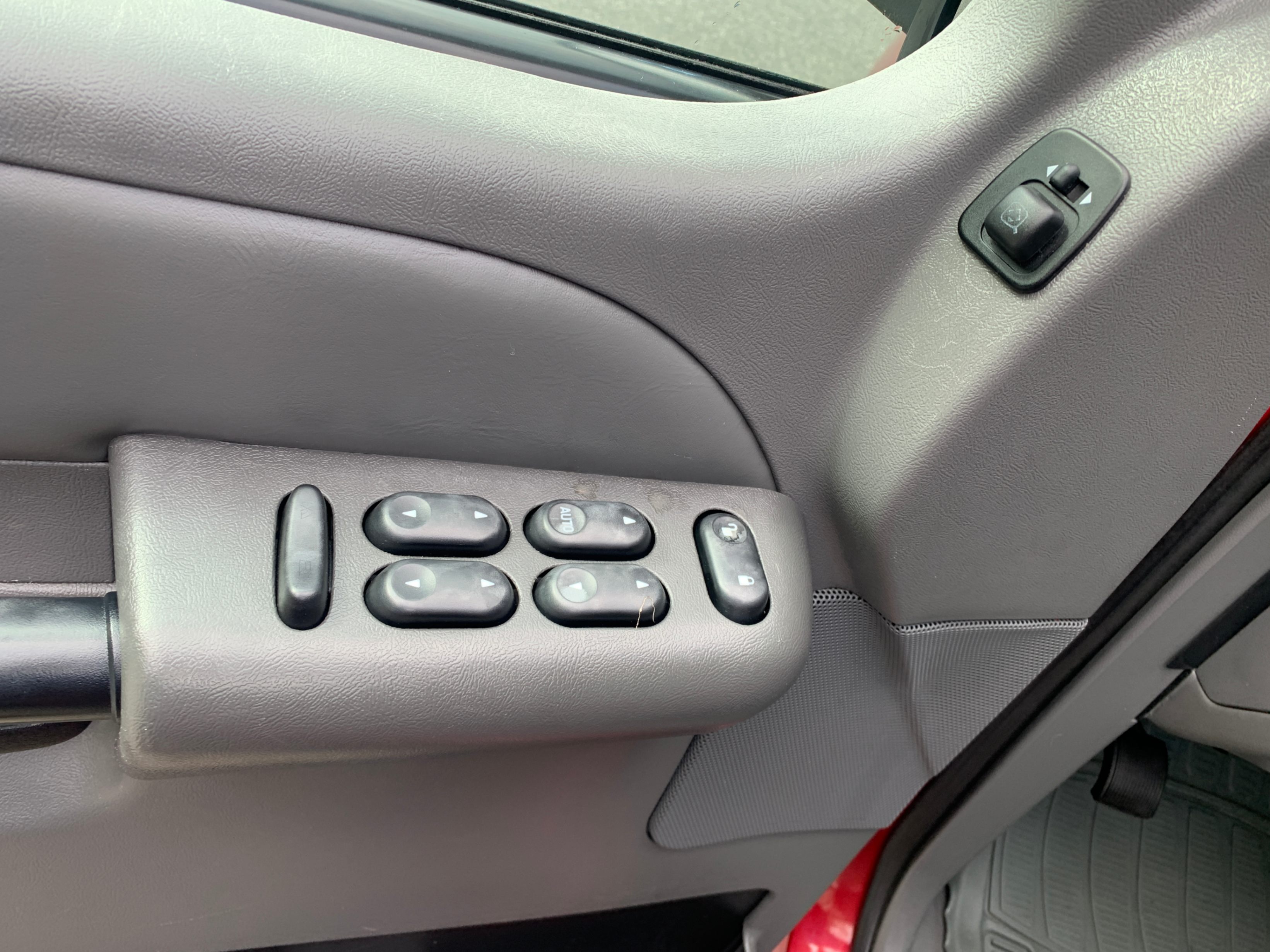 /enixmotorsportltd/2004-Ford-ExplorerSport-9943585744173262.jpg