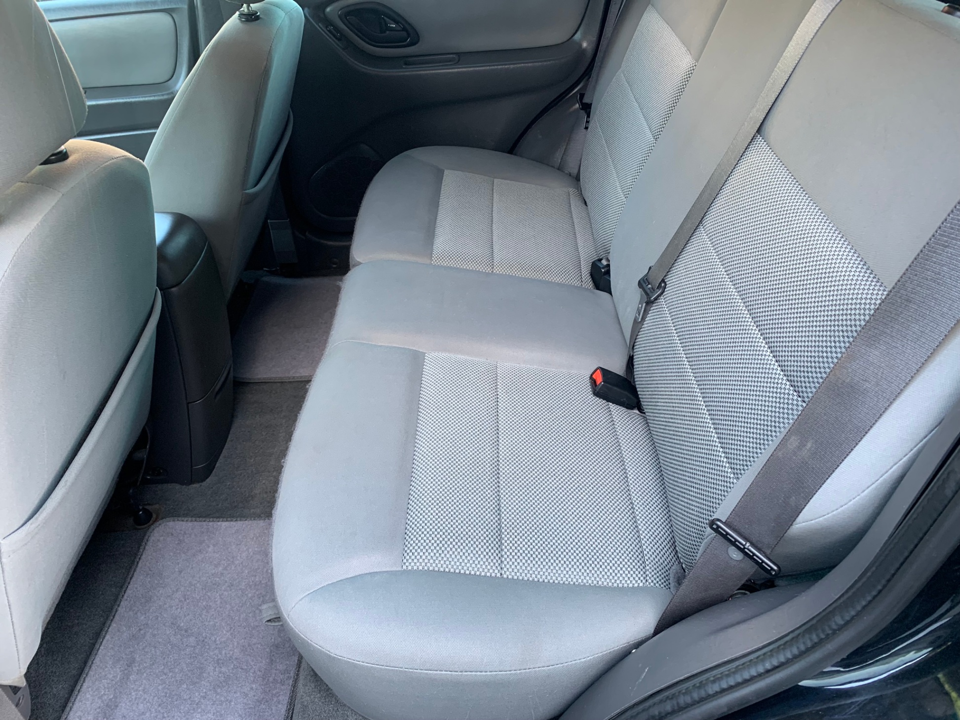 /enixmotorsportltd/2006-Ford-Escape-13073826265007704.jpg