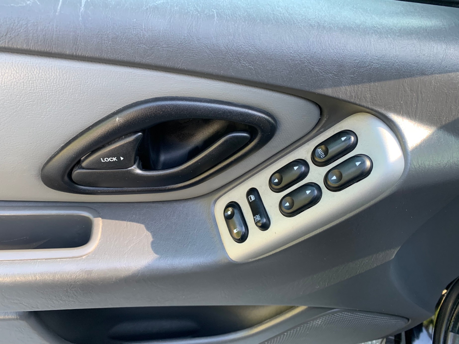 /enixmotorsportltd/2006-Ford-Escape-24018991627503805.jpg