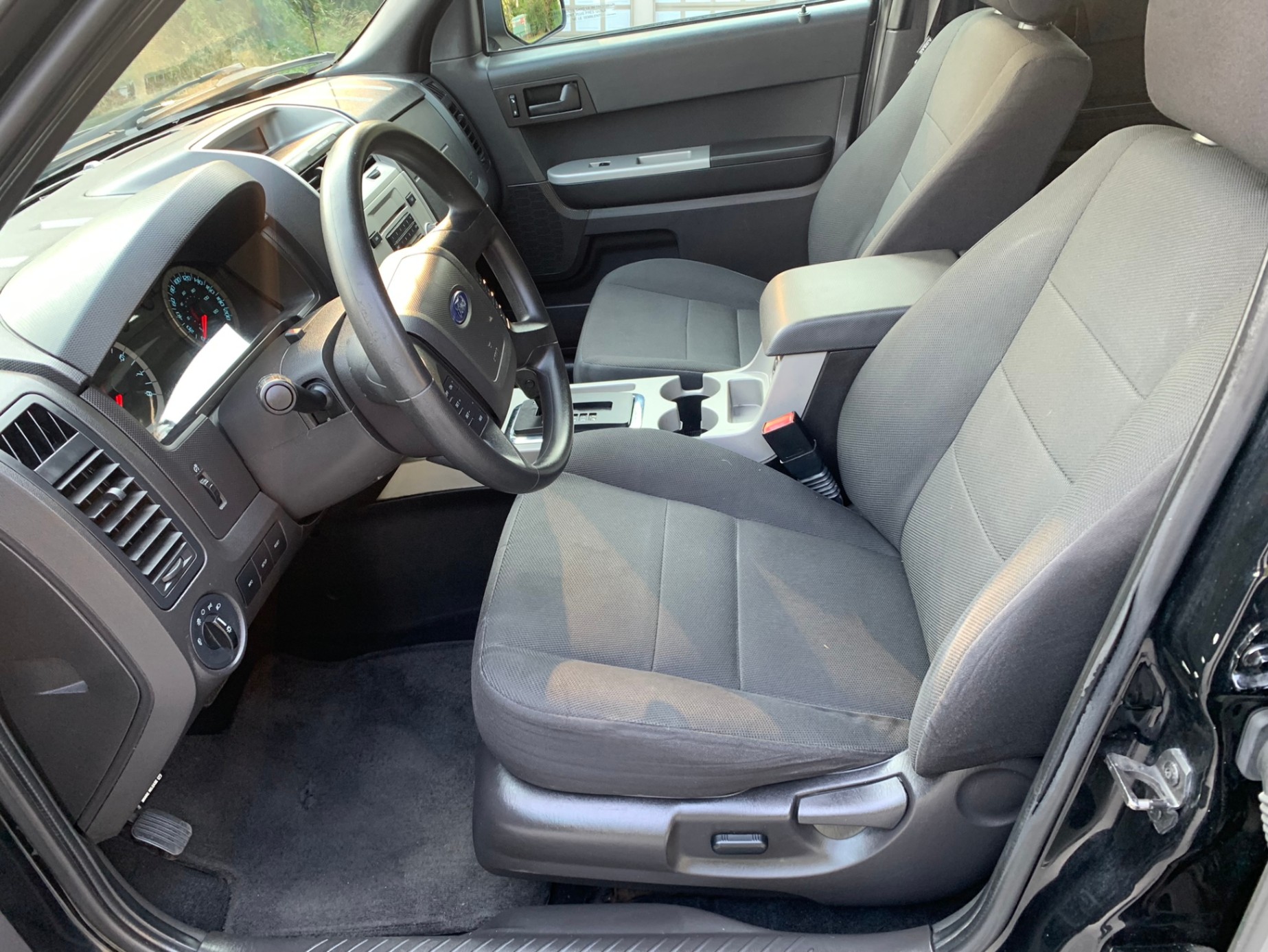 /enixmotorsportltd/2010-Ford-Escape-09815413614446888.jpg