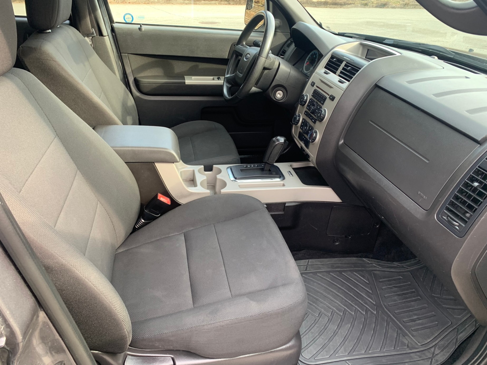 /enixmotorsportltd/2010-Ford-Escape-09984719931039665.jpg