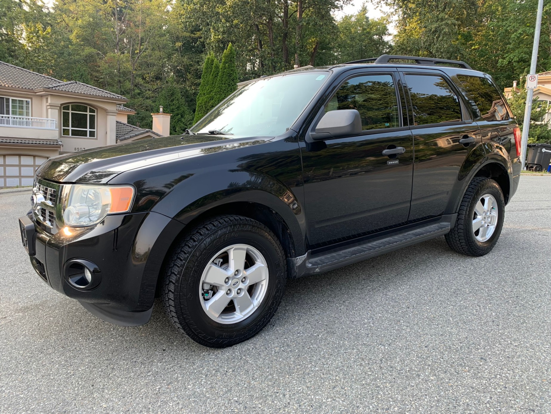 /enixmotorsportltd/2010-Ford-Escape-14124511756072433.jpg