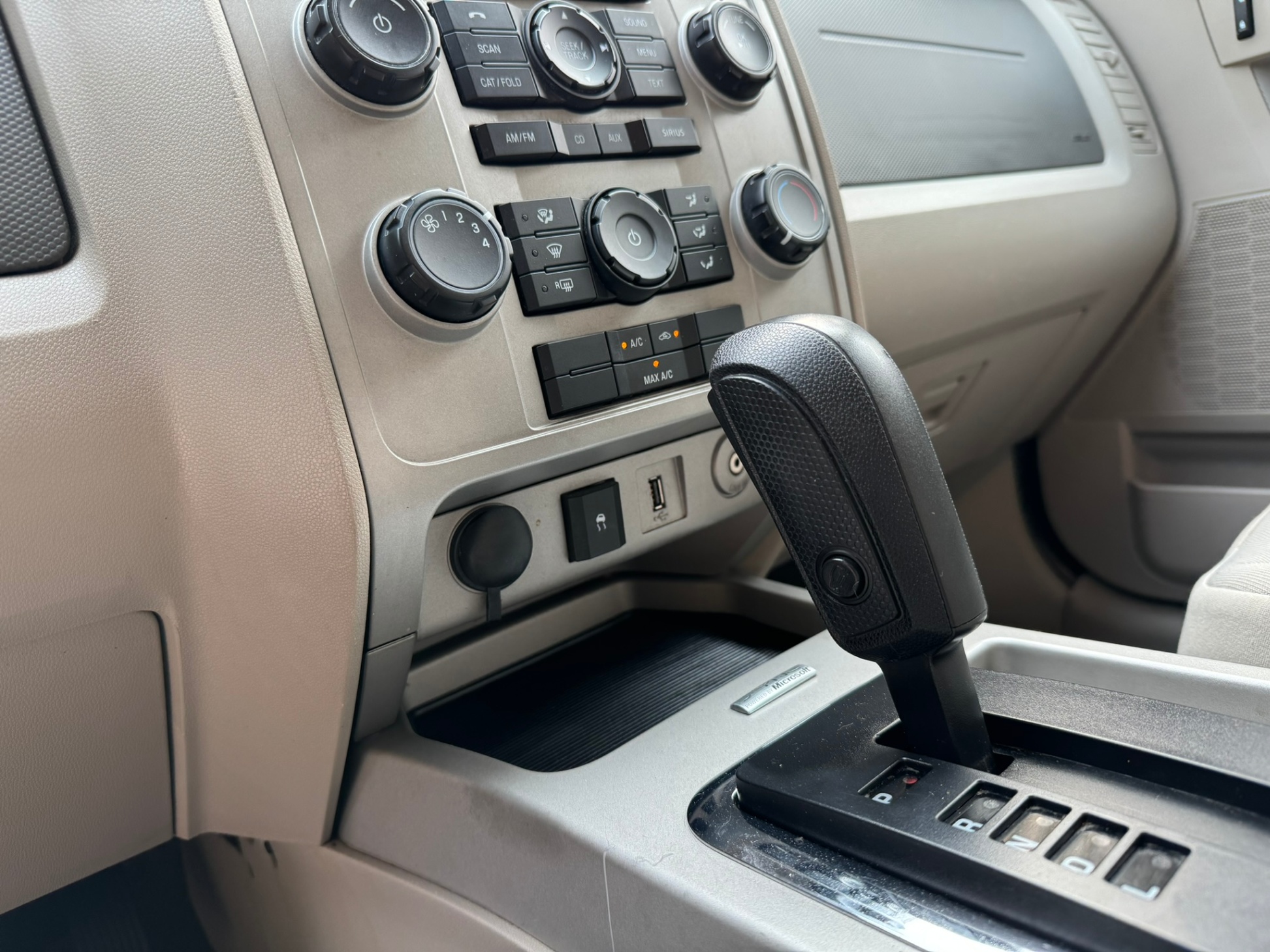 /enixmotorsportltd/2010-Ford-Escape-19641686165190886.jpg