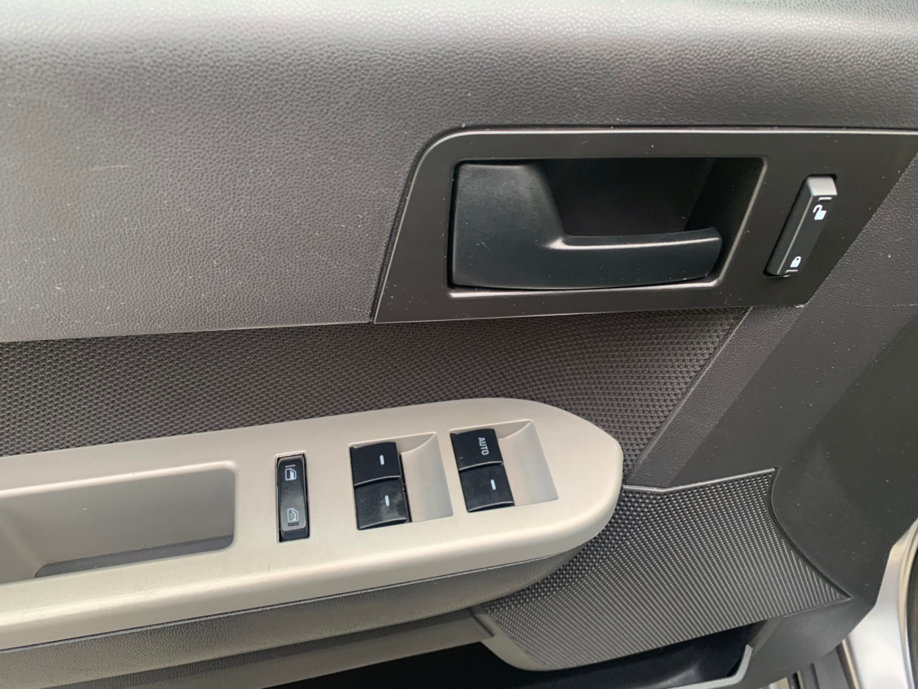 /enixmotorsportltd/2010-Ford-Escape-420856168221003.jpg