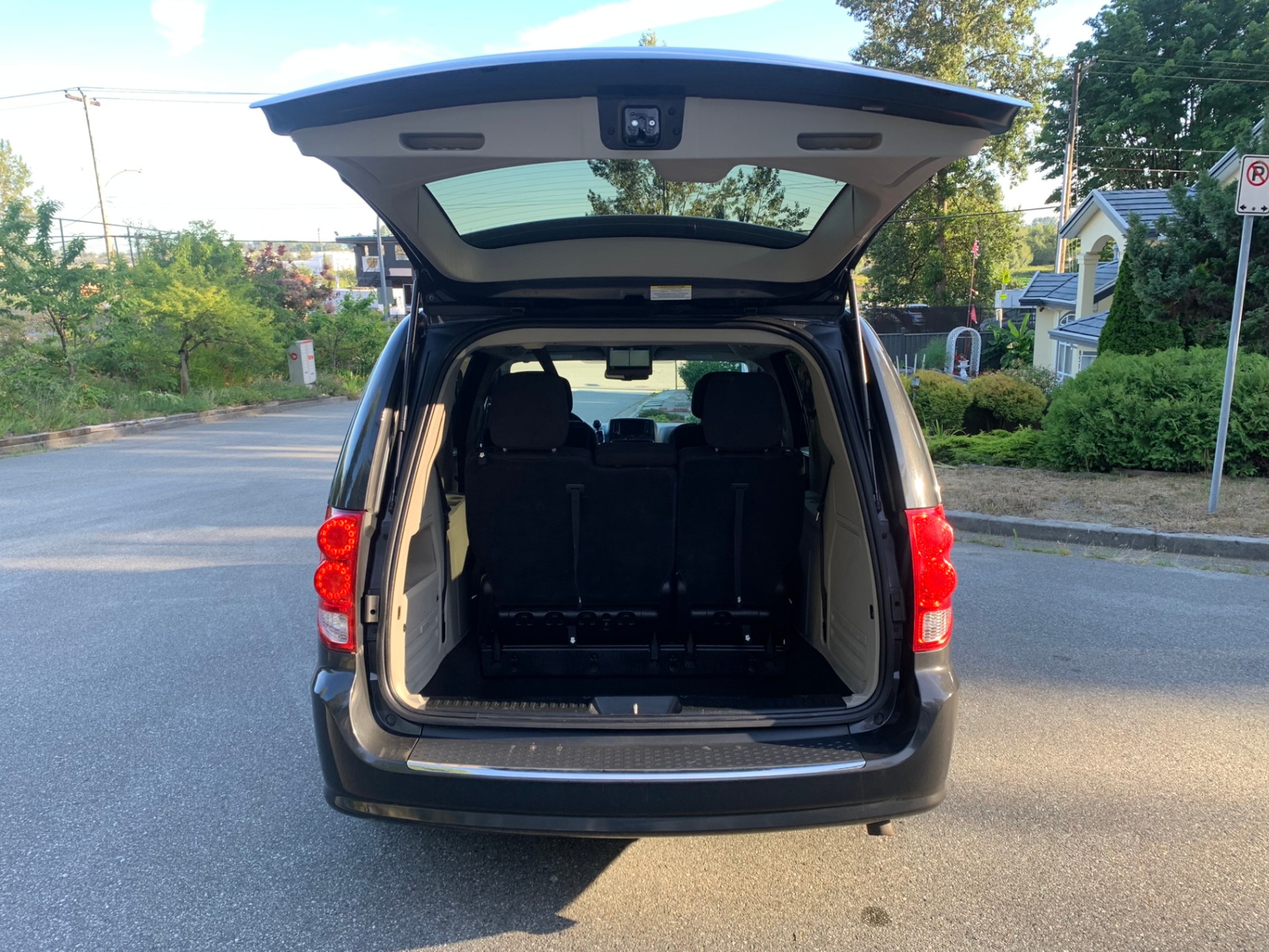/enixmotorsportltd/2011-Dodge-GrandCaravan-3679277848113396.jpg