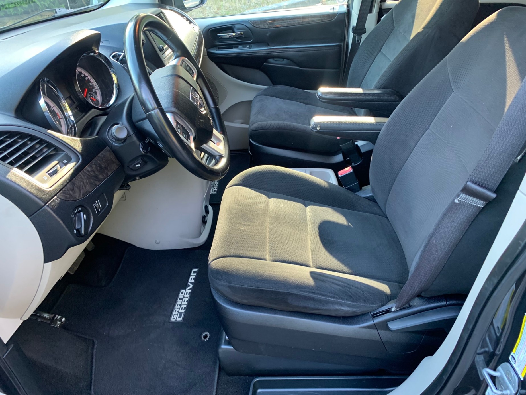 /enixmotorsportltd/2011-Dodge-GrandCaravan-8404214194793802.jpg