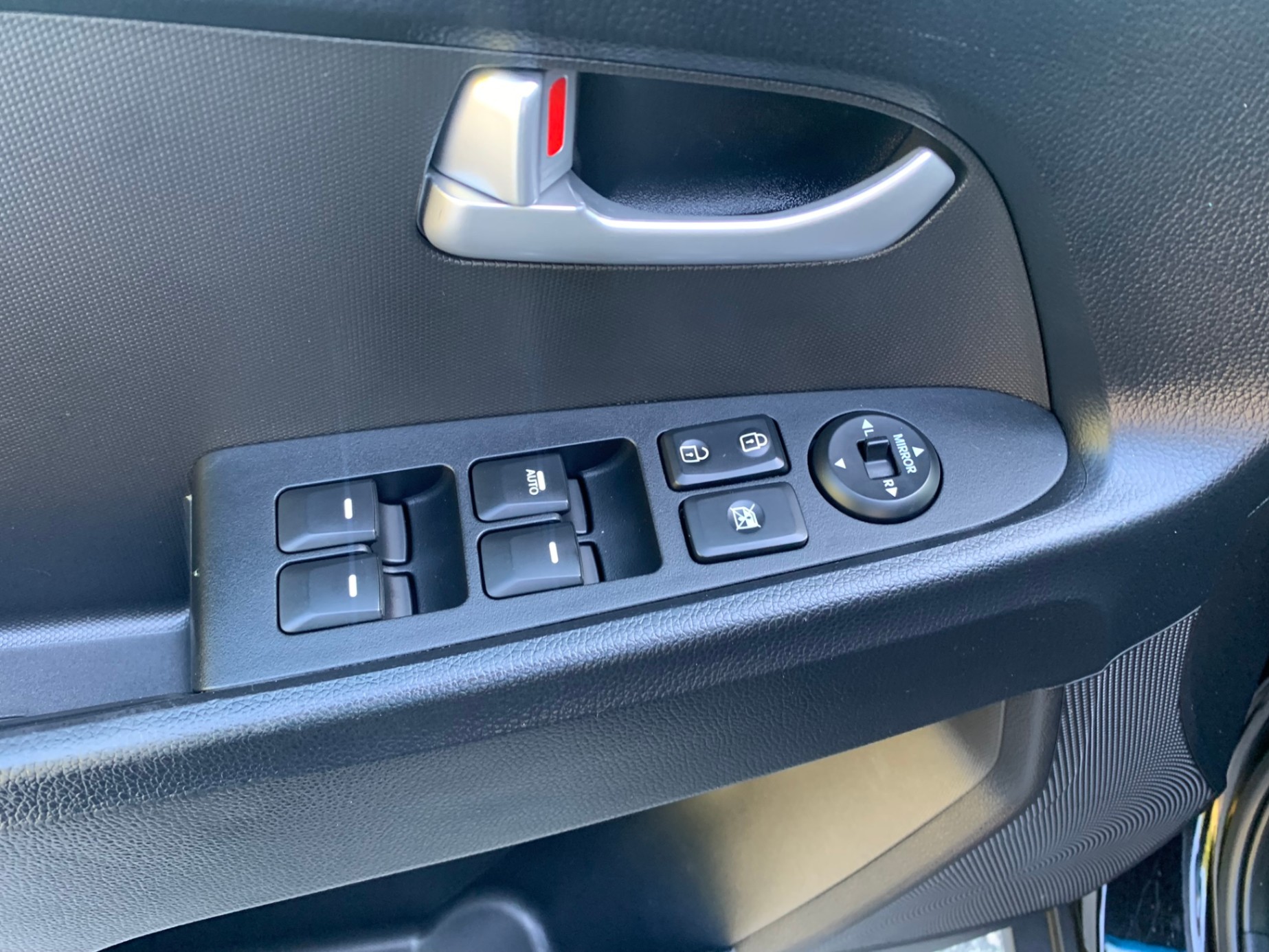 /enixmotorsportltd/2011-Kia-Sportage-019553316697158207.jpg