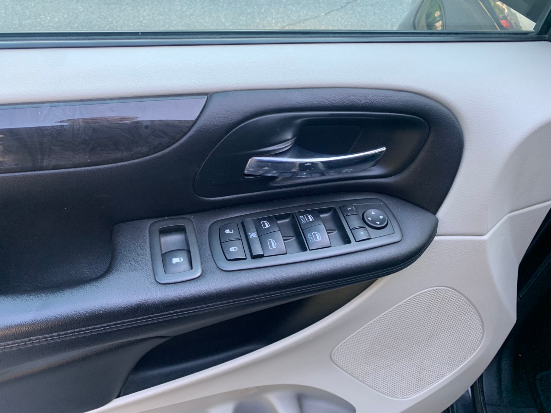 /enixmotorsportltd/2012-Dodge-GrandCaravan-01447839583037025.jpg