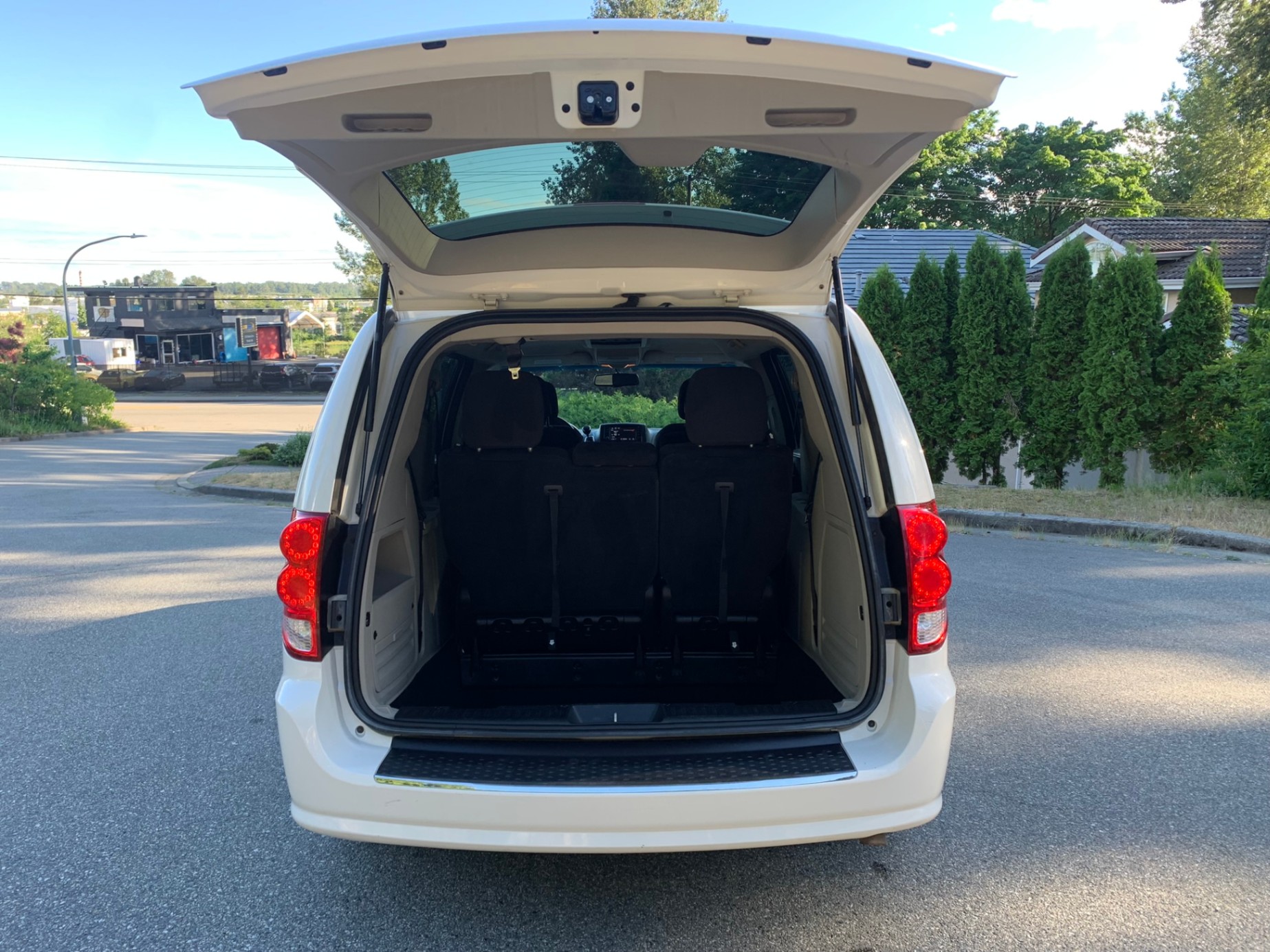 /enixmotorsportltd/2013-Dodge-GrandCaravan-8975506831692353.jpg