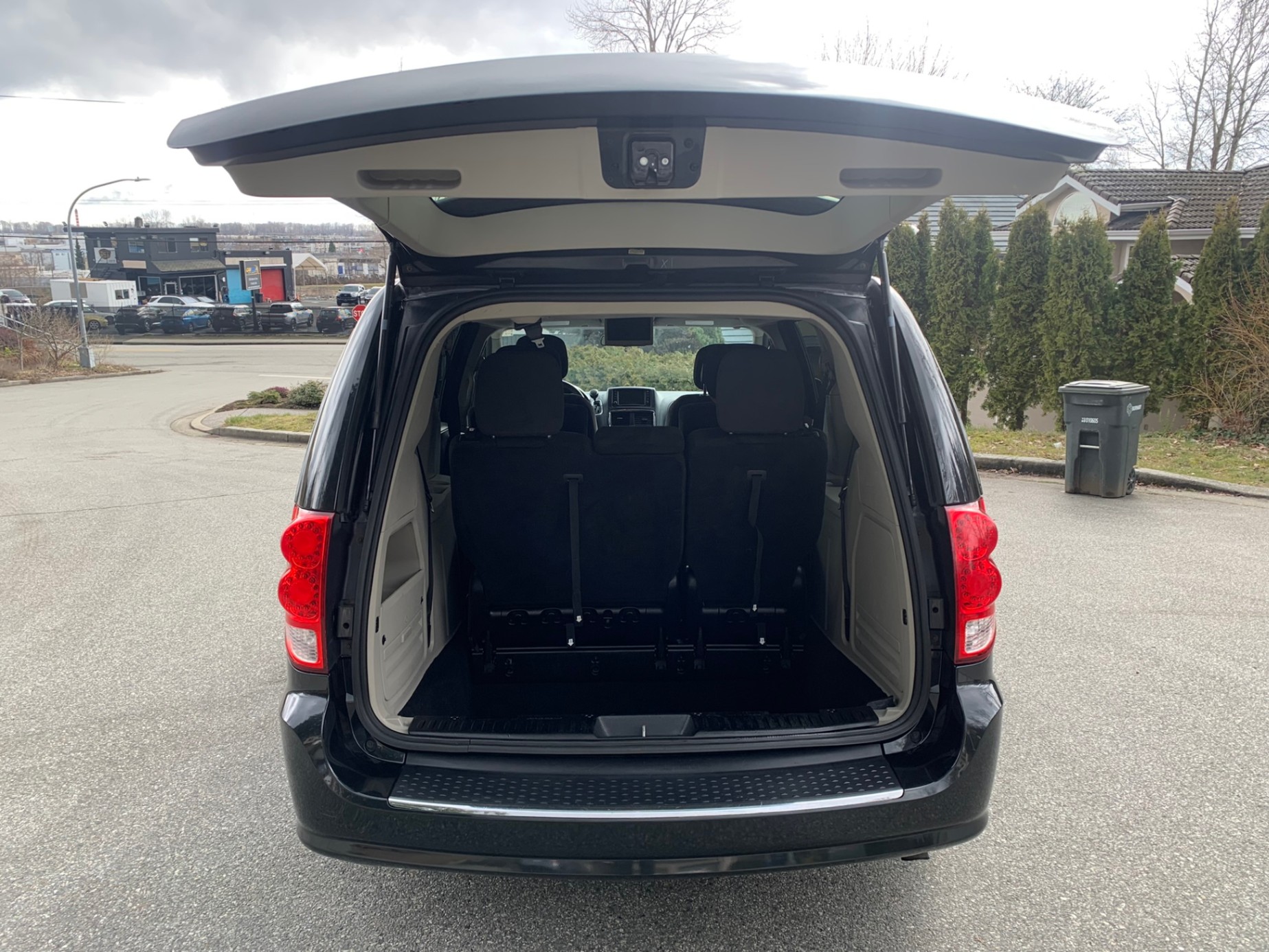 /enixmotorsportltd/2013-Dodge-GrandCaravan-9030423984398941.jpg