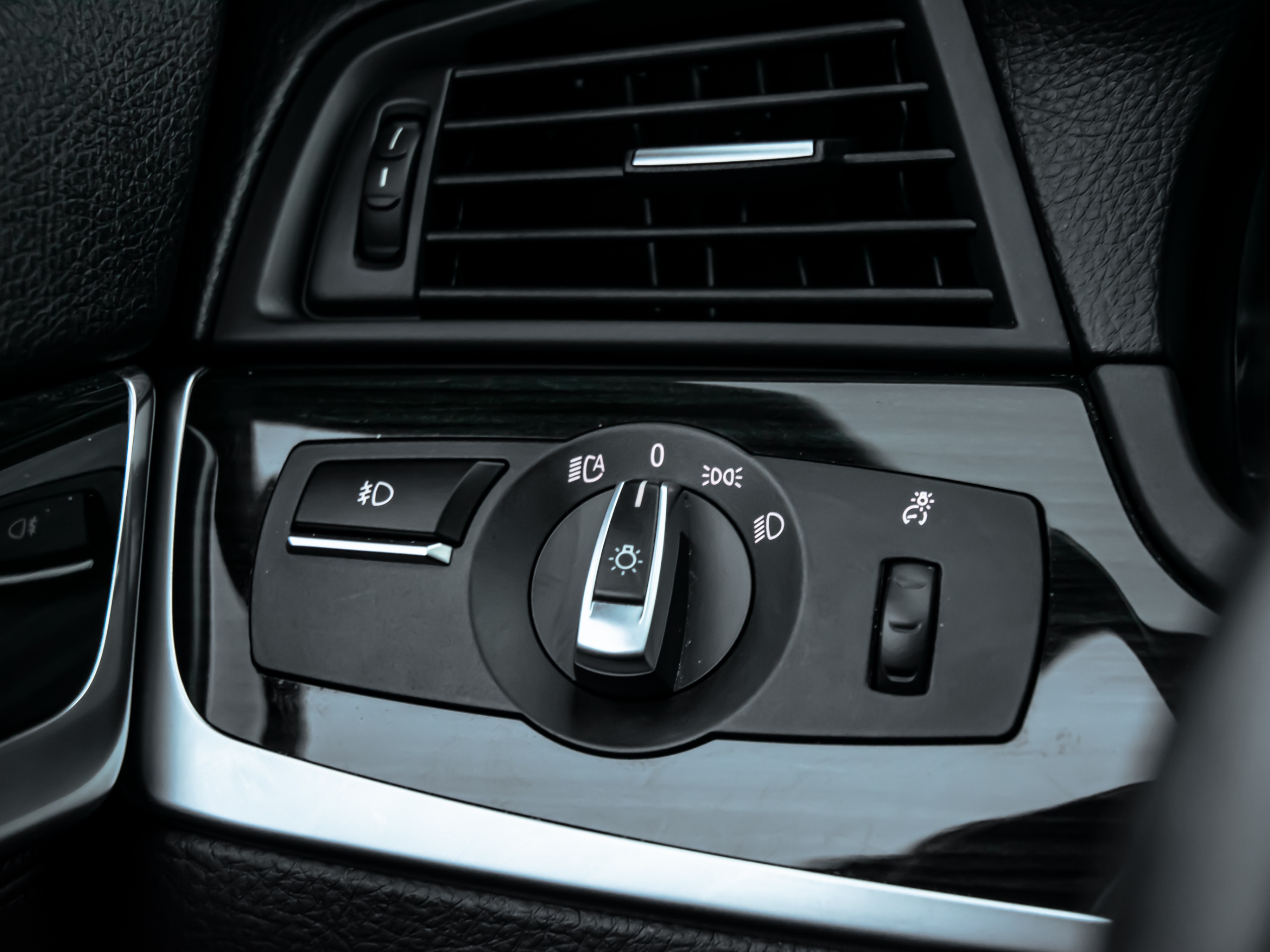 /firstgearmotorcar/2013-BMW-5Series-2862179992278393.jpg