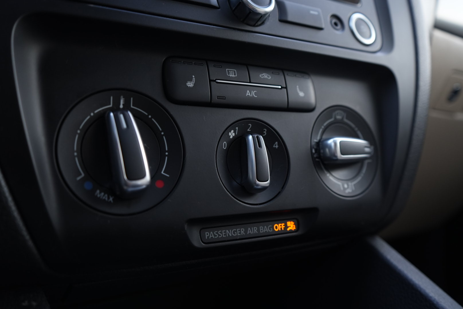 /firstmotors/2014-Volkswagen-Jetta-591811922982014.jpg