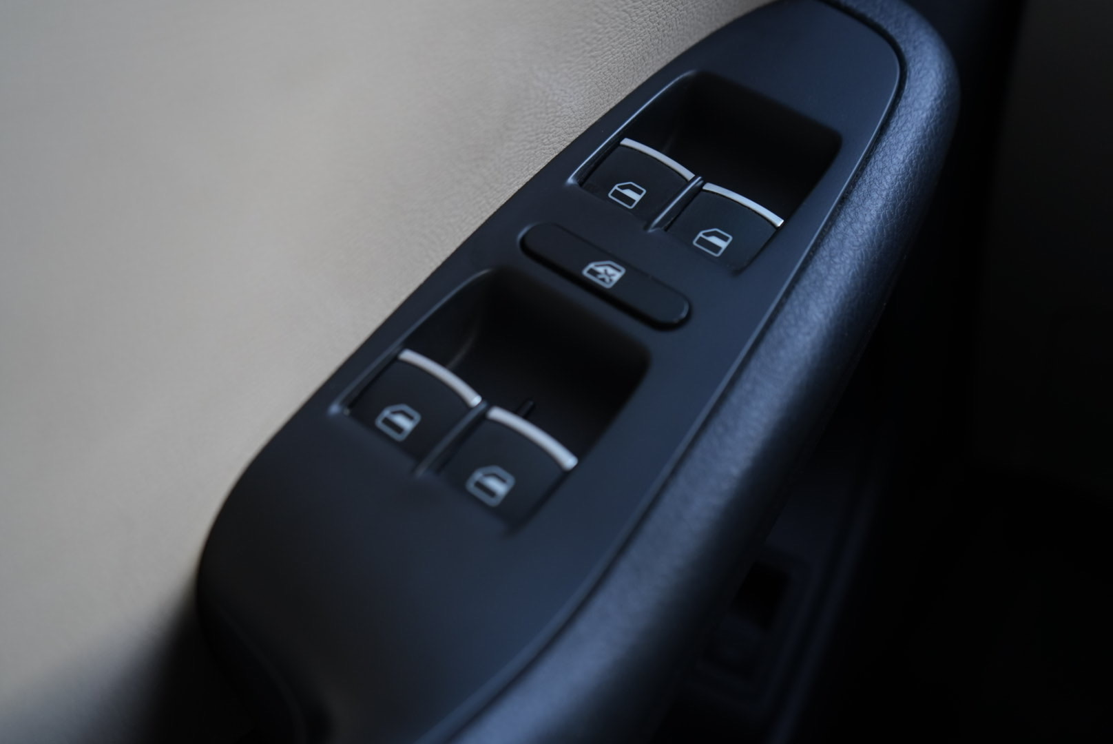 /firstmotors/2014-Volkswagen-Jetta-7598093878142032.jpg