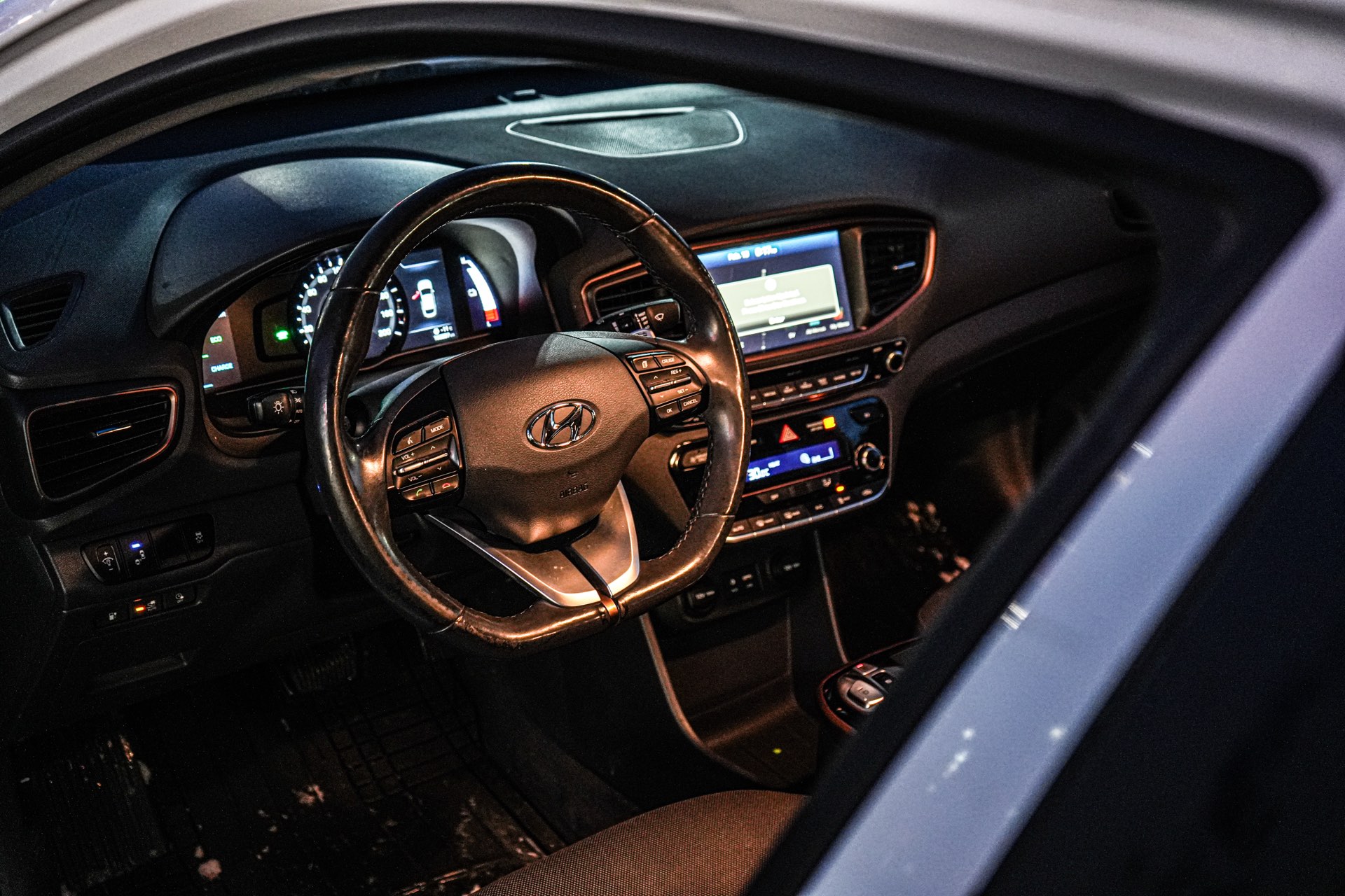 /firstmotors/2017-Hyundai-IoniqElectric-24078292749060193.jpg