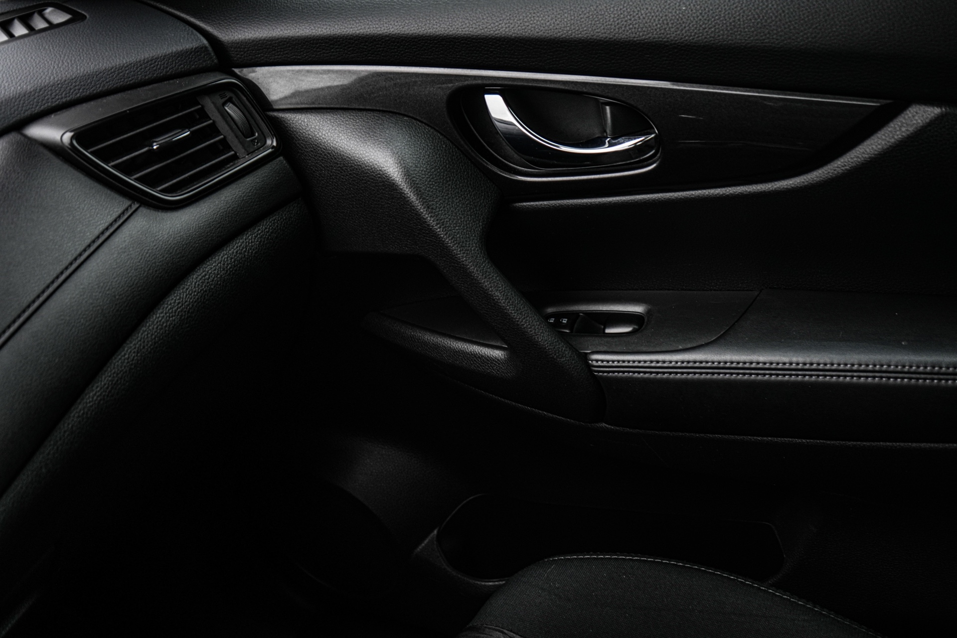 /firstmotors/2017-Nissan-Rogue-046723145198057425.jpg