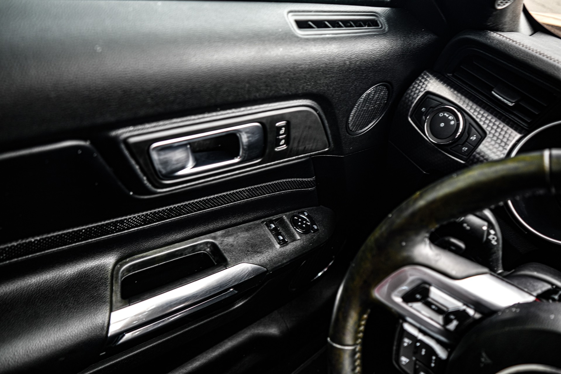 /firstmotors/2019-Ford-Mustang-4980289701989913.jpg