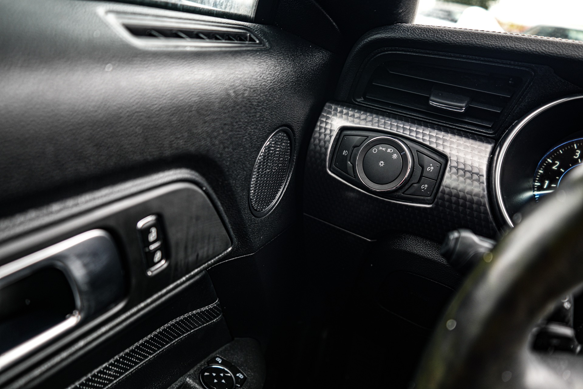 /firstmotors/2019-Ford-Mustang-6431315477485016.jpg