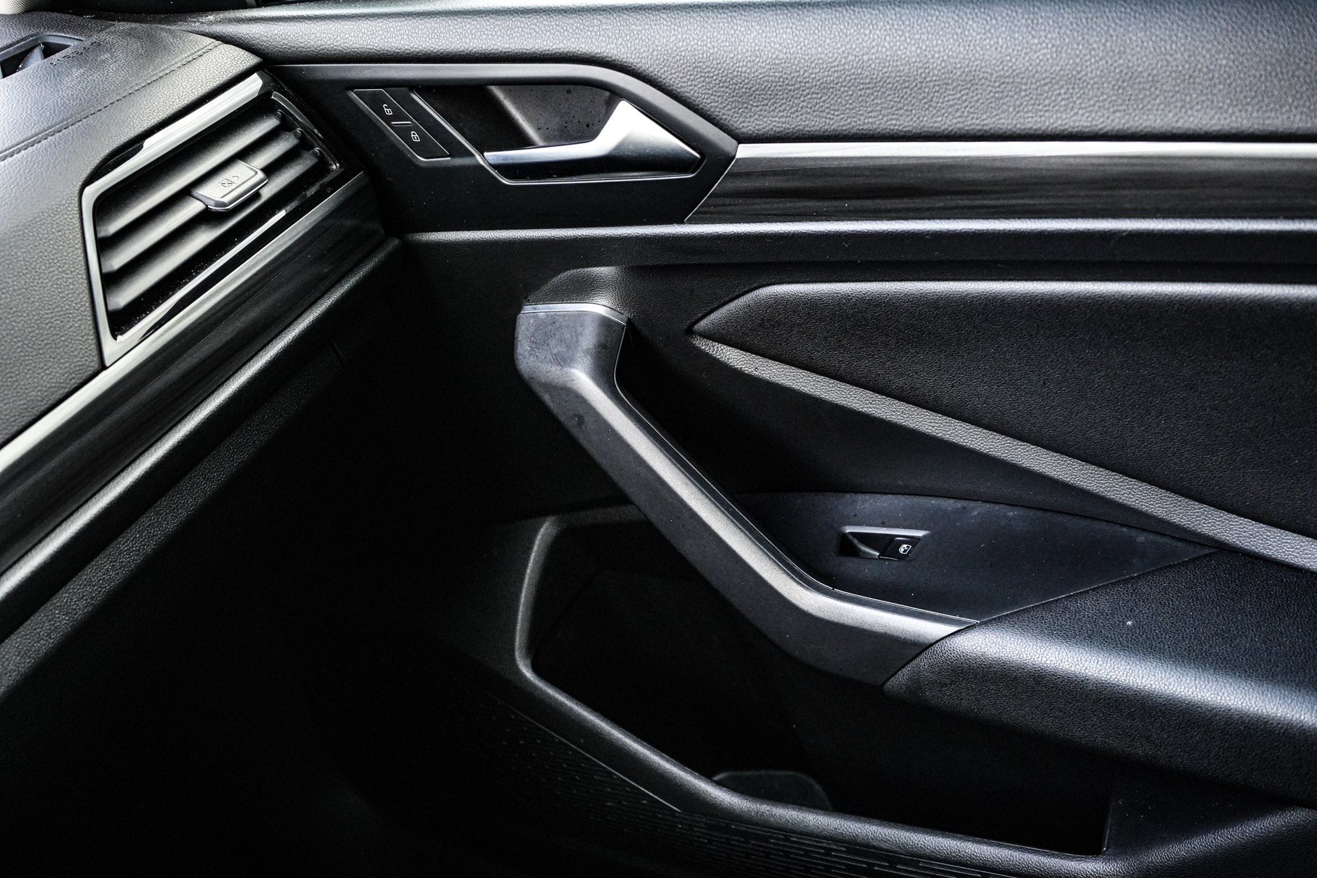 /firstmotors/2019-Volkswagen-Jetta-1534274348828666.jpg