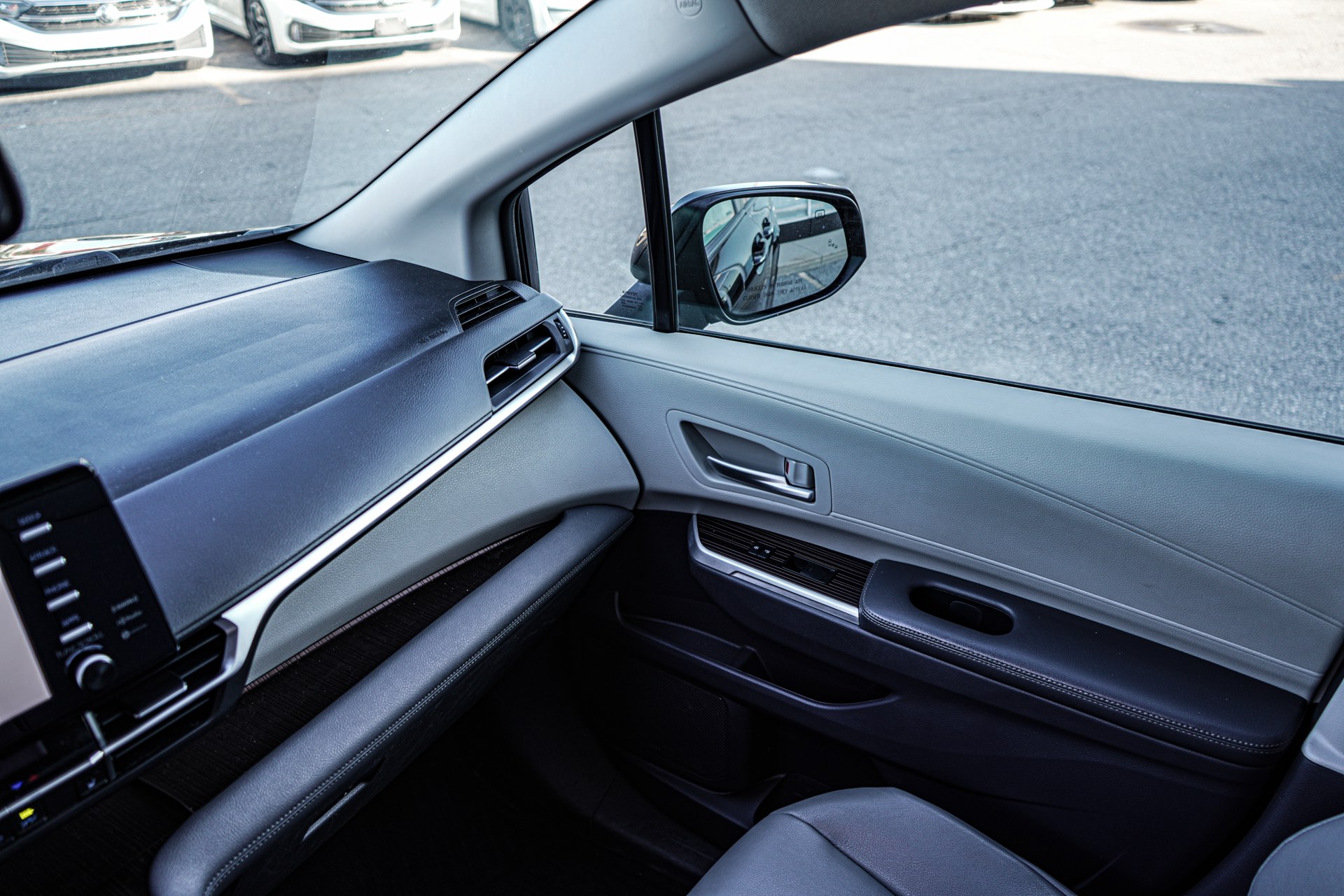 /firstmotors/2021-Toyota-Sienna-5229560265599875.jpg