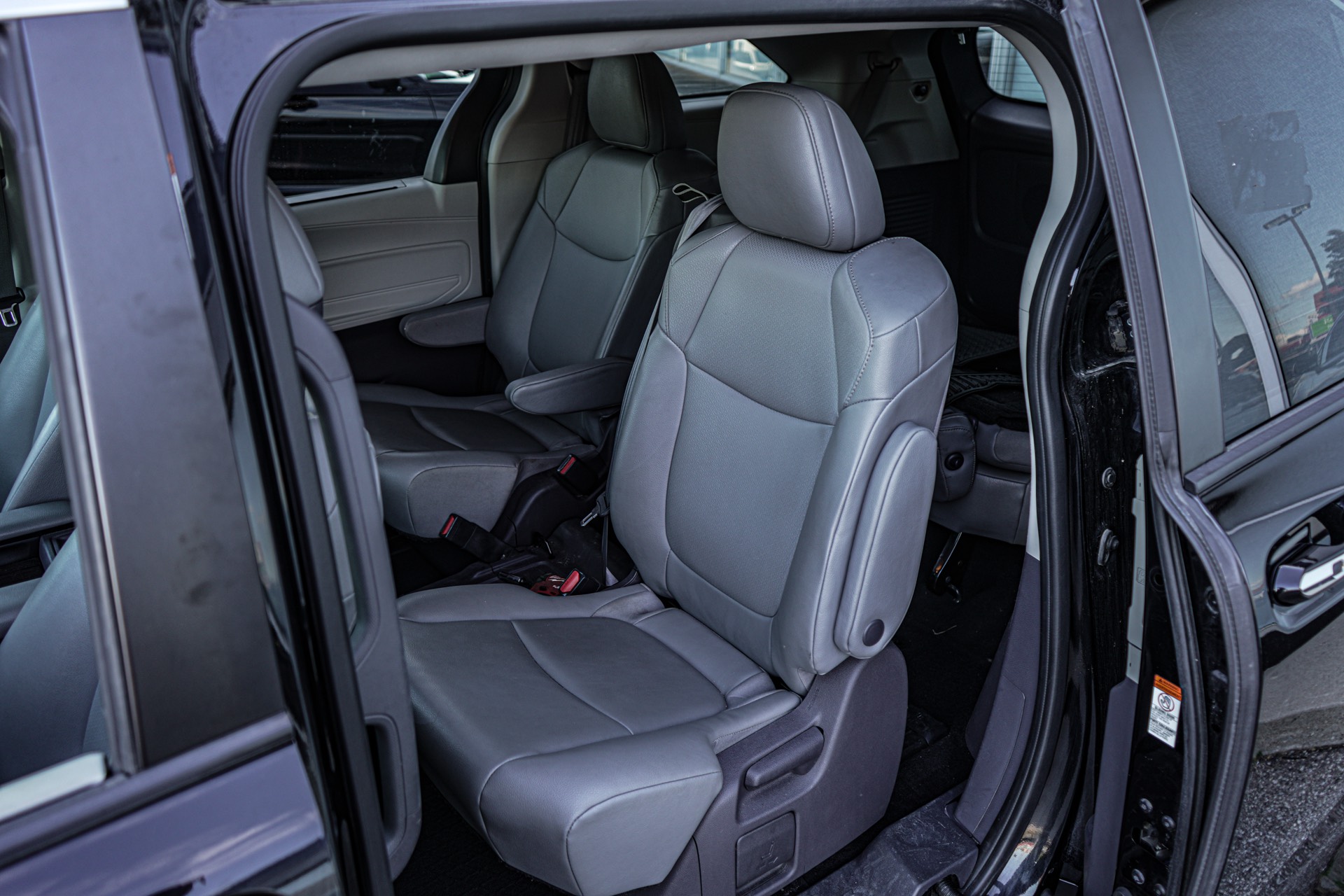 /firstmotors/2021-Toyota-Sienna-9274103933534734.jpg