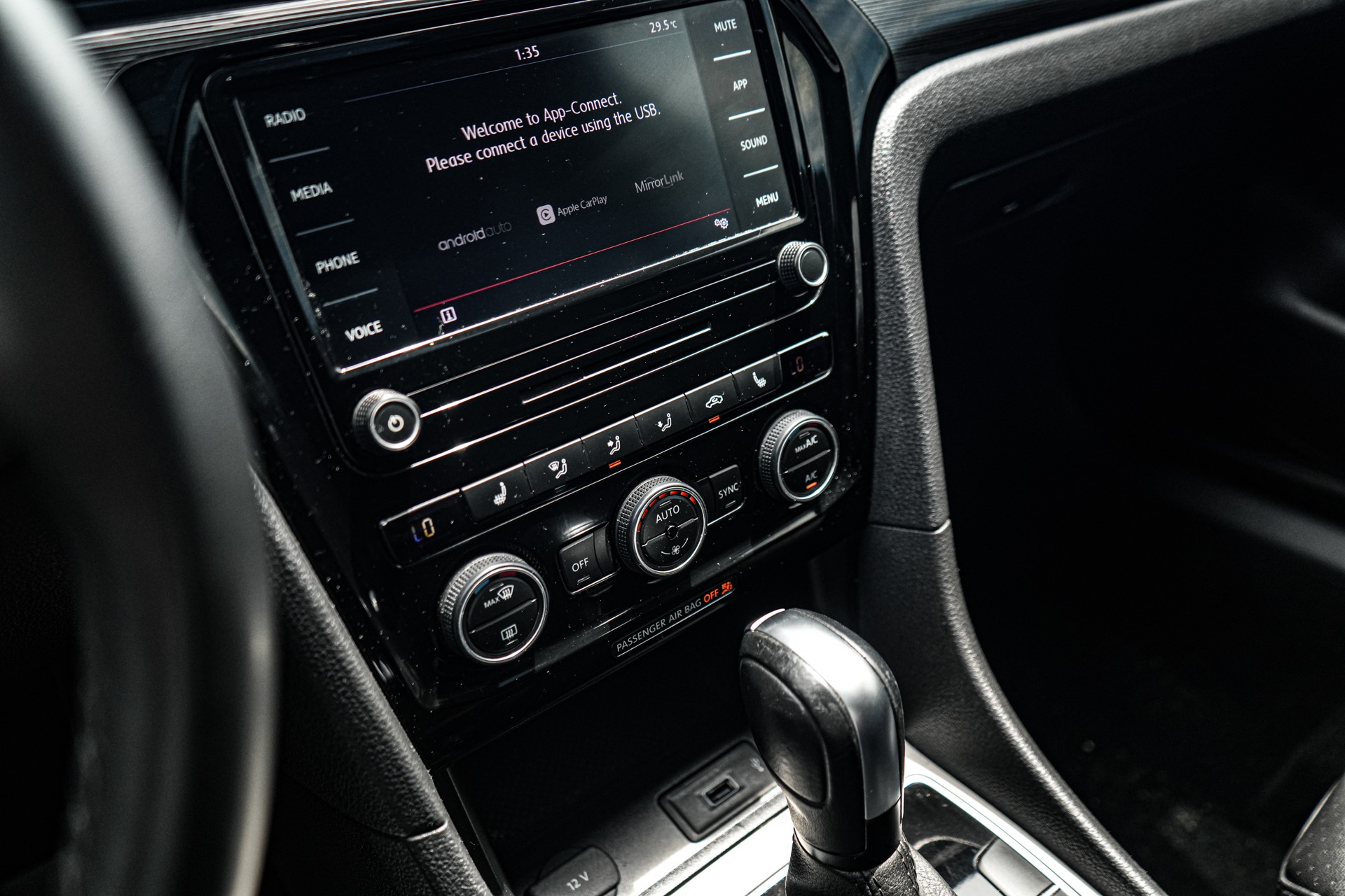 /firstmotors/2021-Volkswagen-Passat-45735413284479387.jpg
