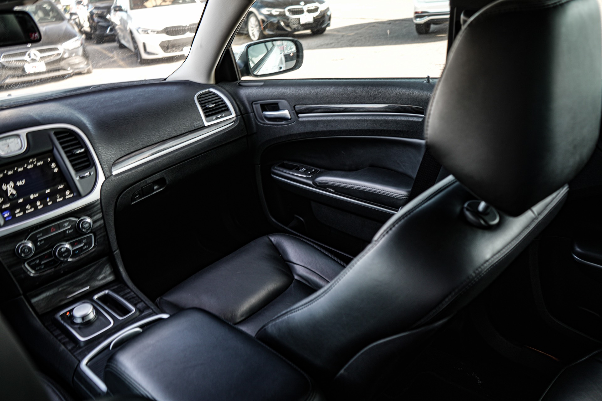 /firstmotors/2022-Chrysler-300-26764018703191117.jpg