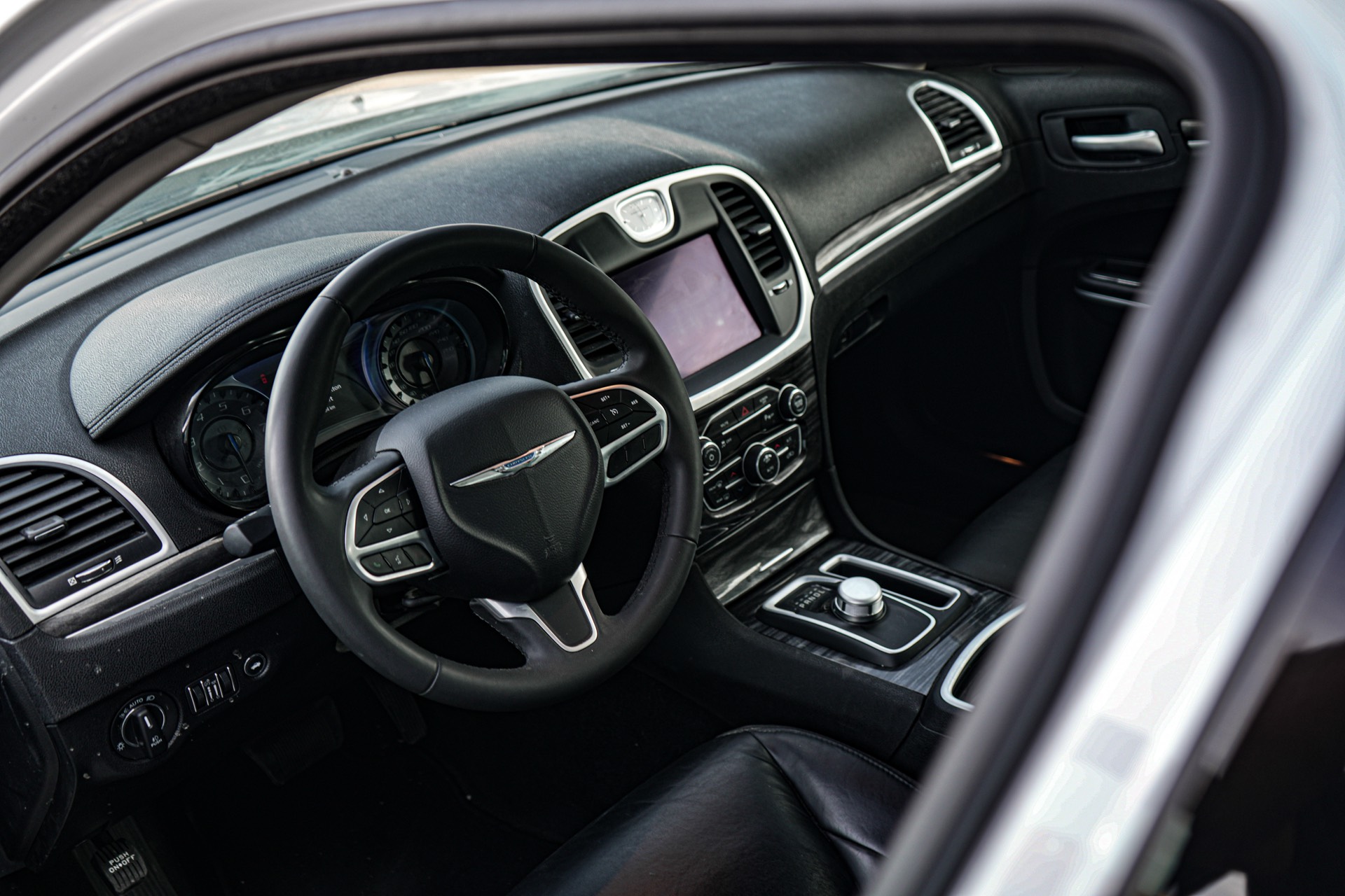 /firstmotors/2022-Chrysler-300-44459576467390893.jpg