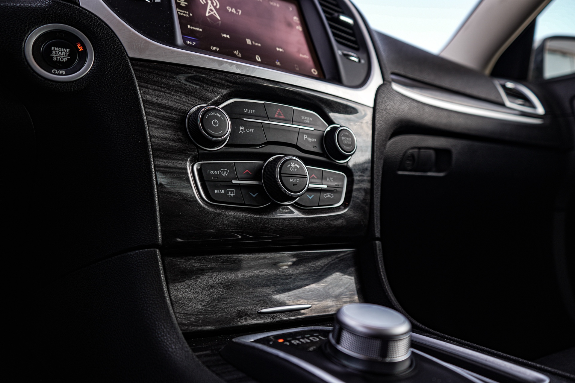 /firstmotors/2022-Chrysler-300-7540975916872144.jpg