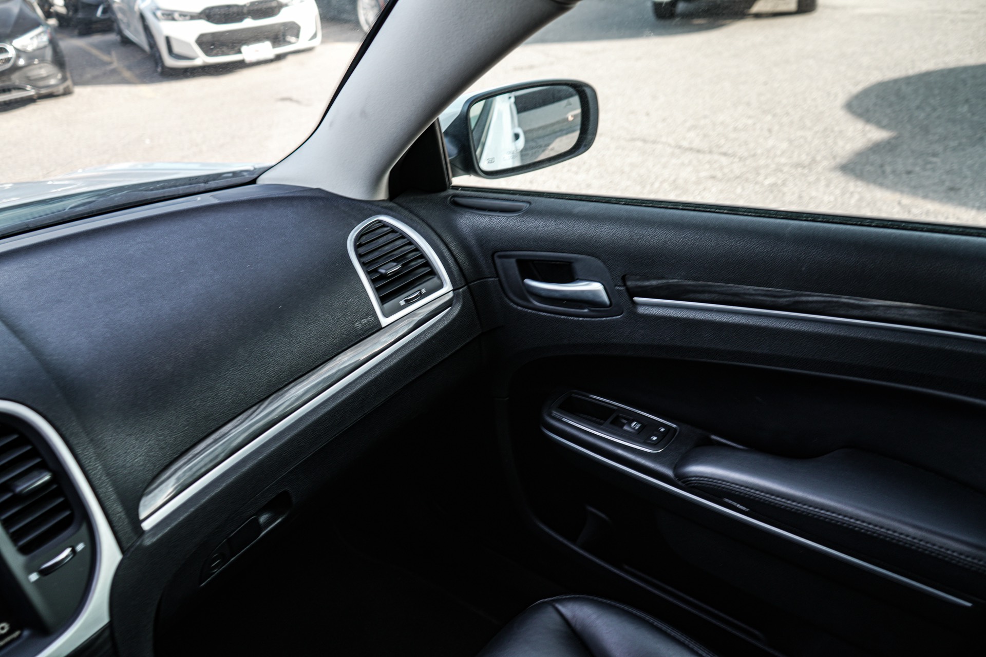 /firstmotors/2022-Chrysler-300-8027773935272247.jpg