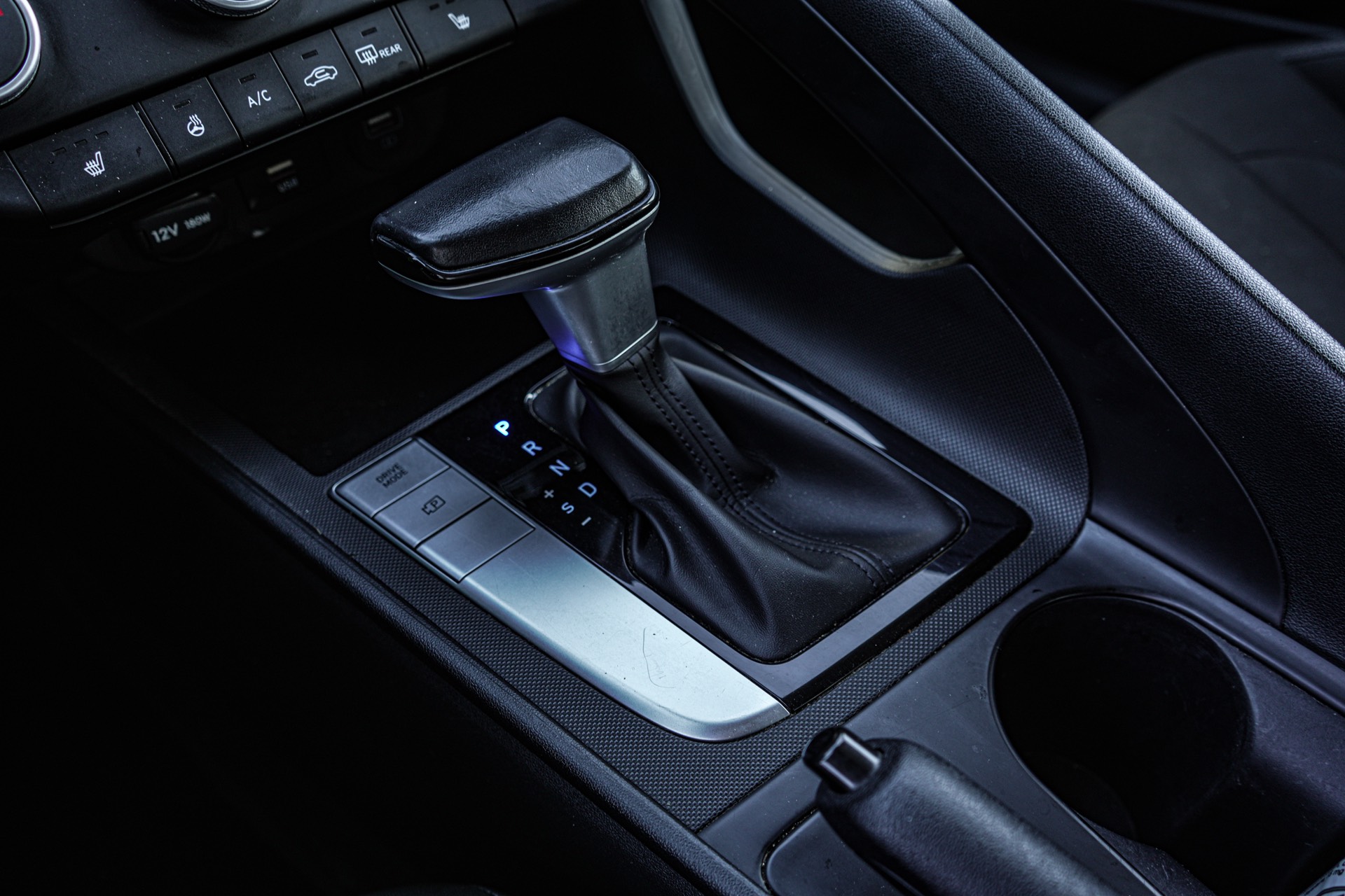 /firstmotors/2022-Hyundai-Elantra-15685076227379002.jpg