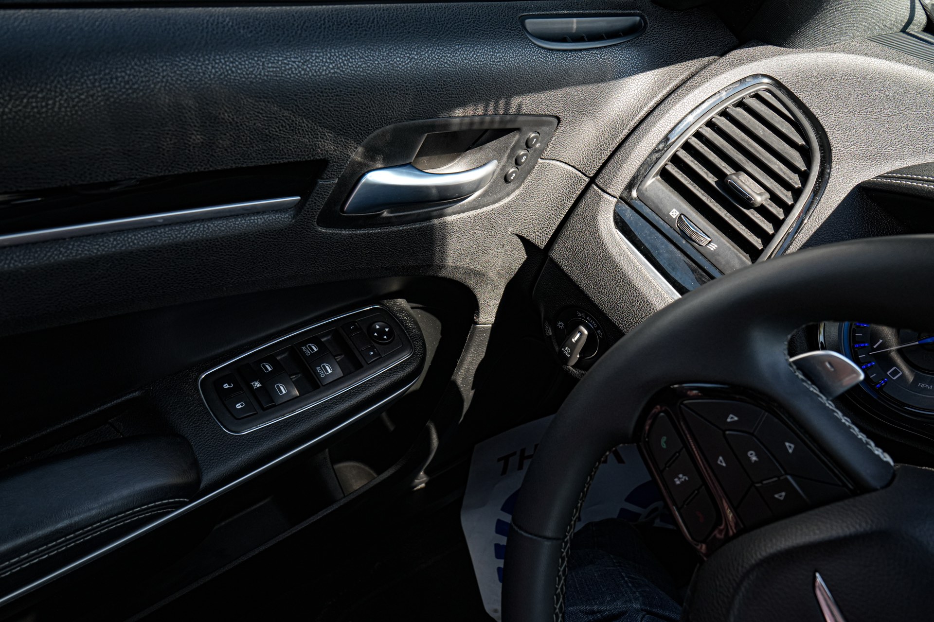 /firstmotors/2023-Chrysler-300-8919069829893598.jpg