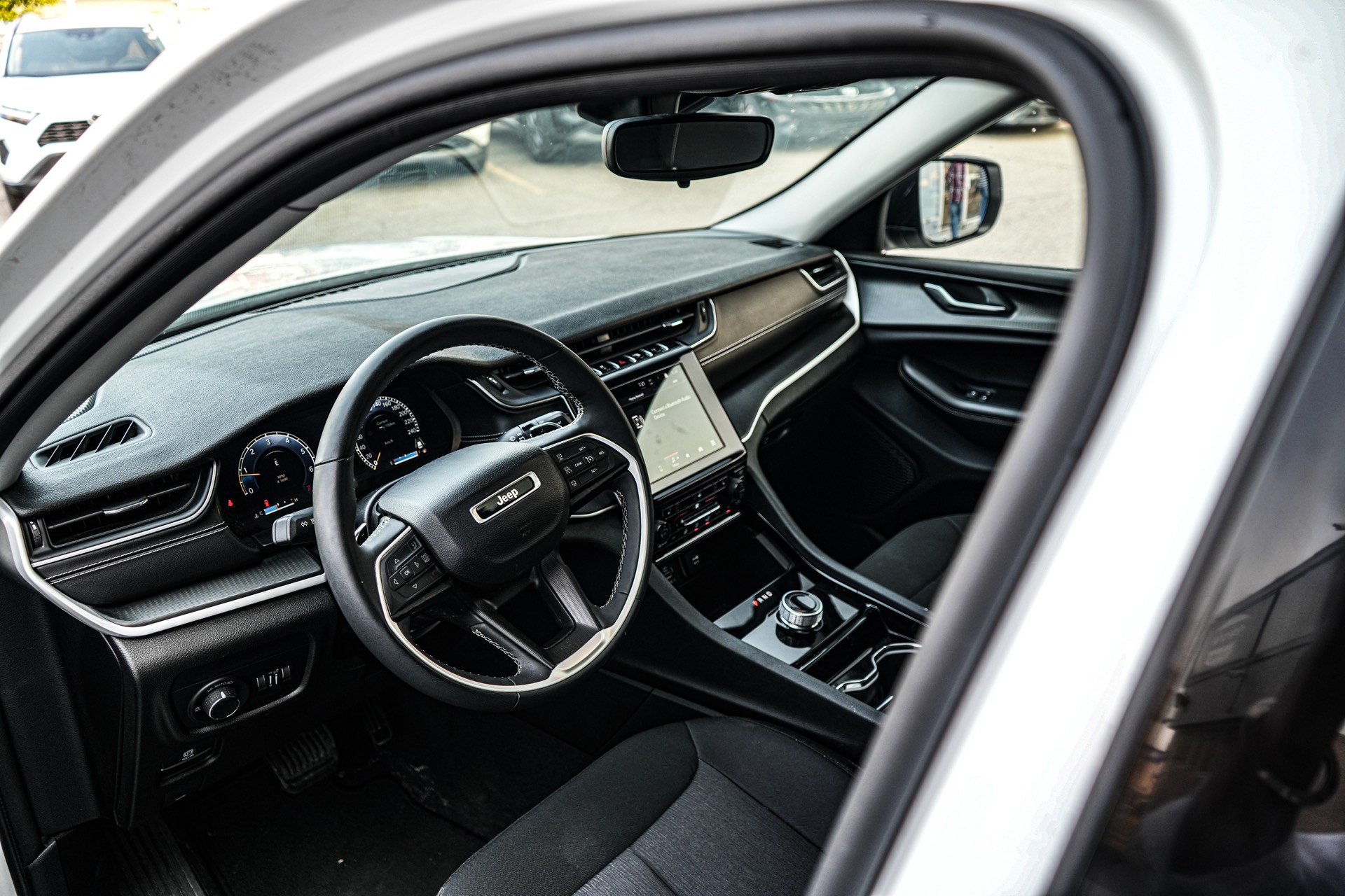 /firstmotors/2023-Jeep-GrandCherokee-2592945743567836.jpg