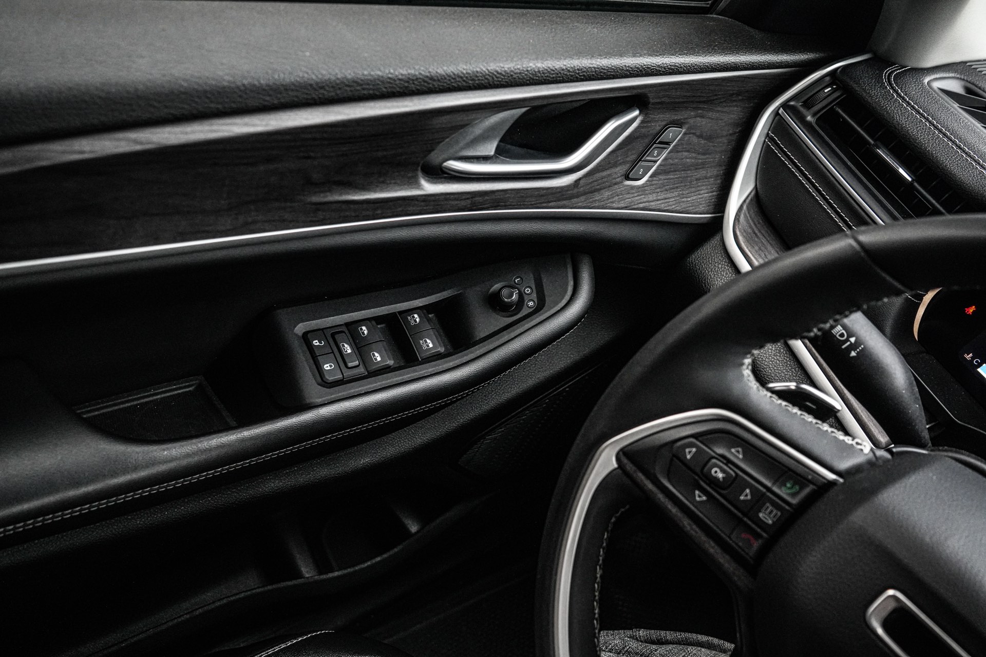 /firstmotors/2023-Jeep-GrandCherokee-6250517329657062.jpg
