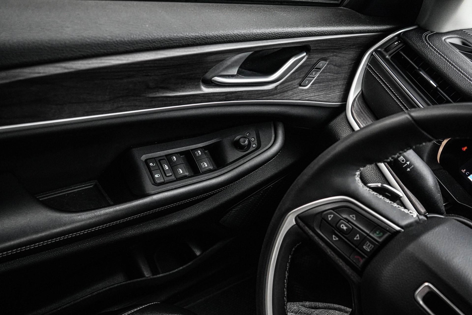 /firstmotors/2023-Jeep-GrandCherokee-940453514306054.jpg