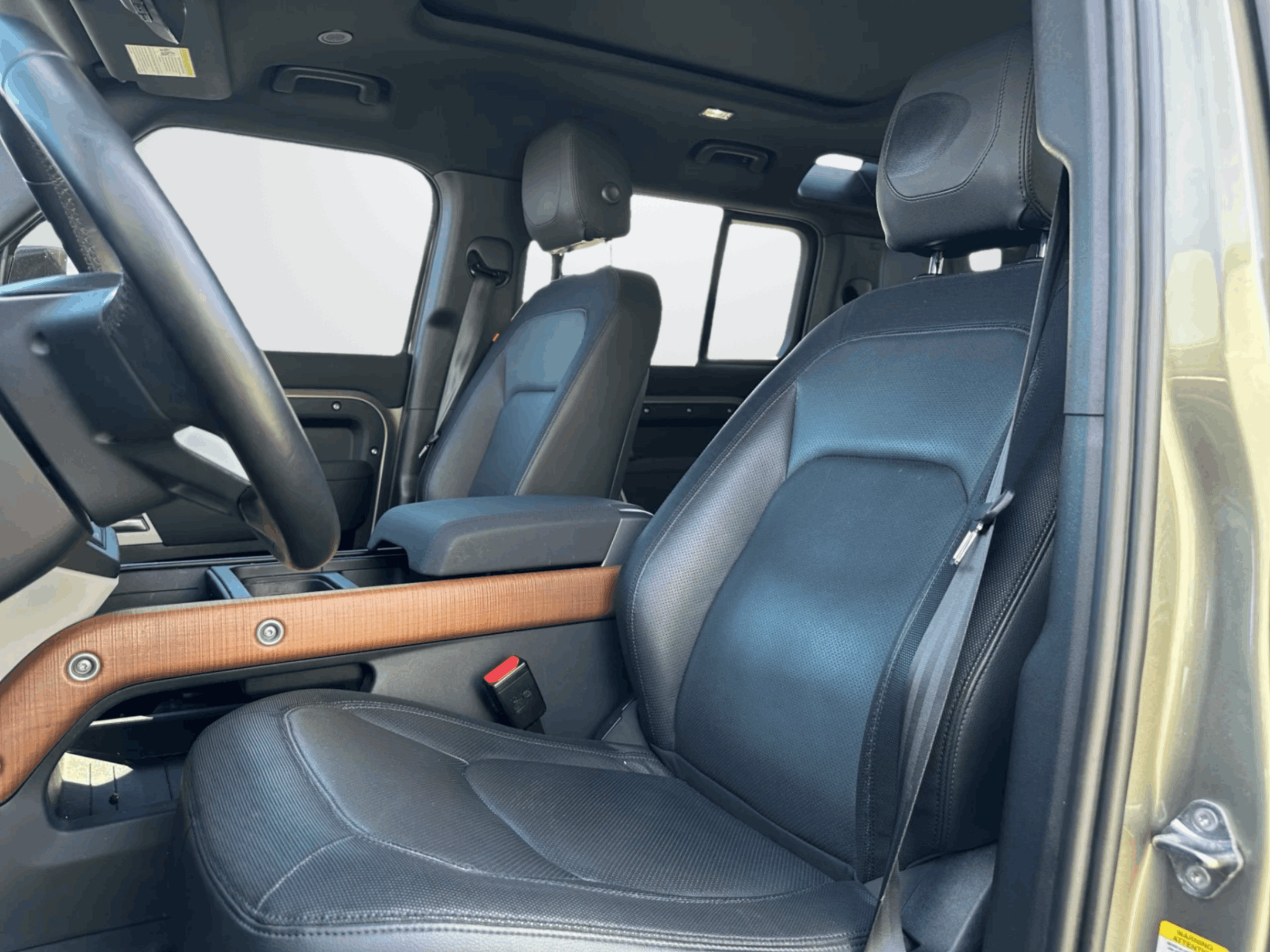 /firstmotors/2023-LandRover-Defender-09268900395911062.jpg