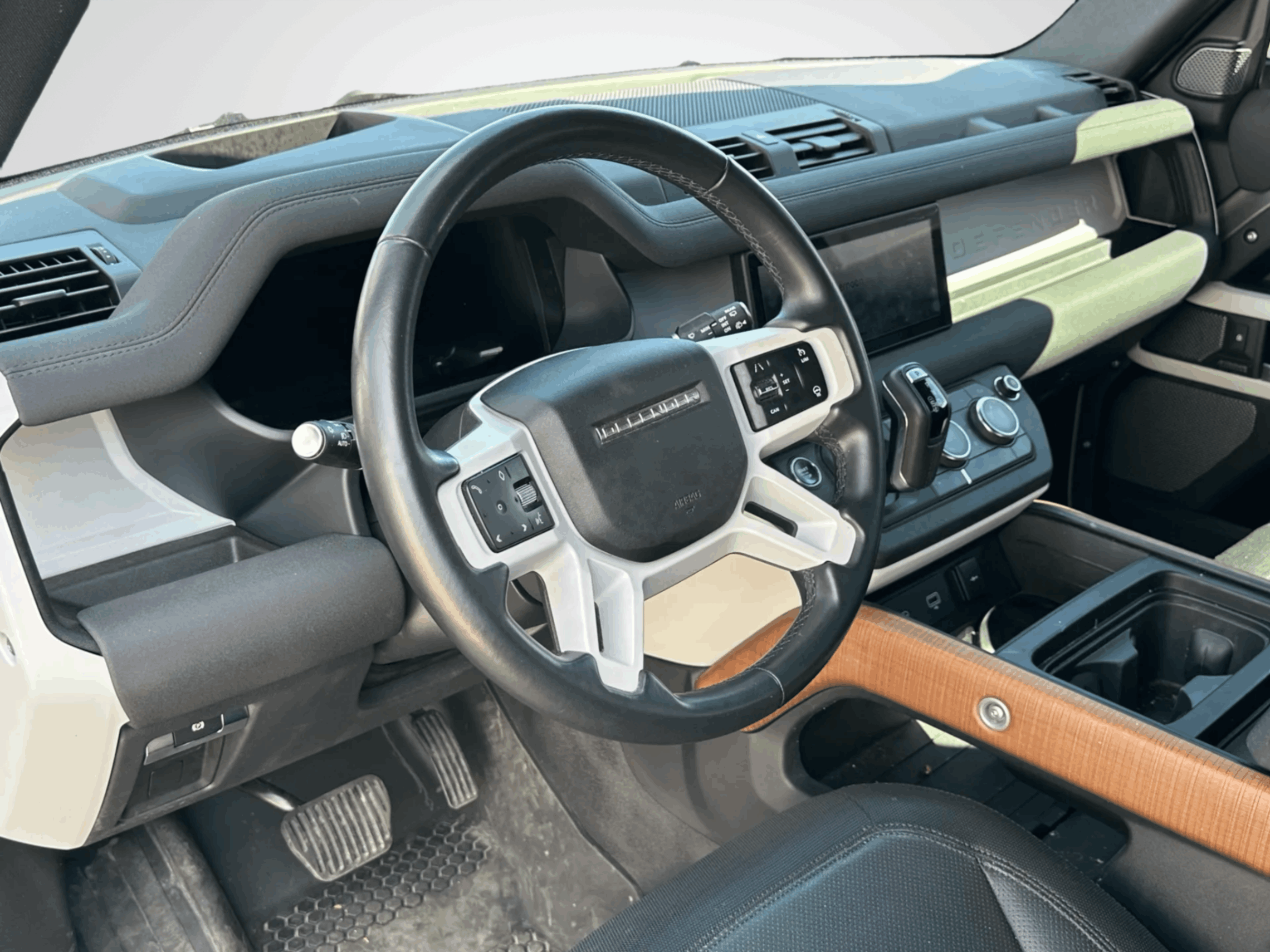 /firstmotors/2023-LandRover-Defender-2539098472372019.jpg