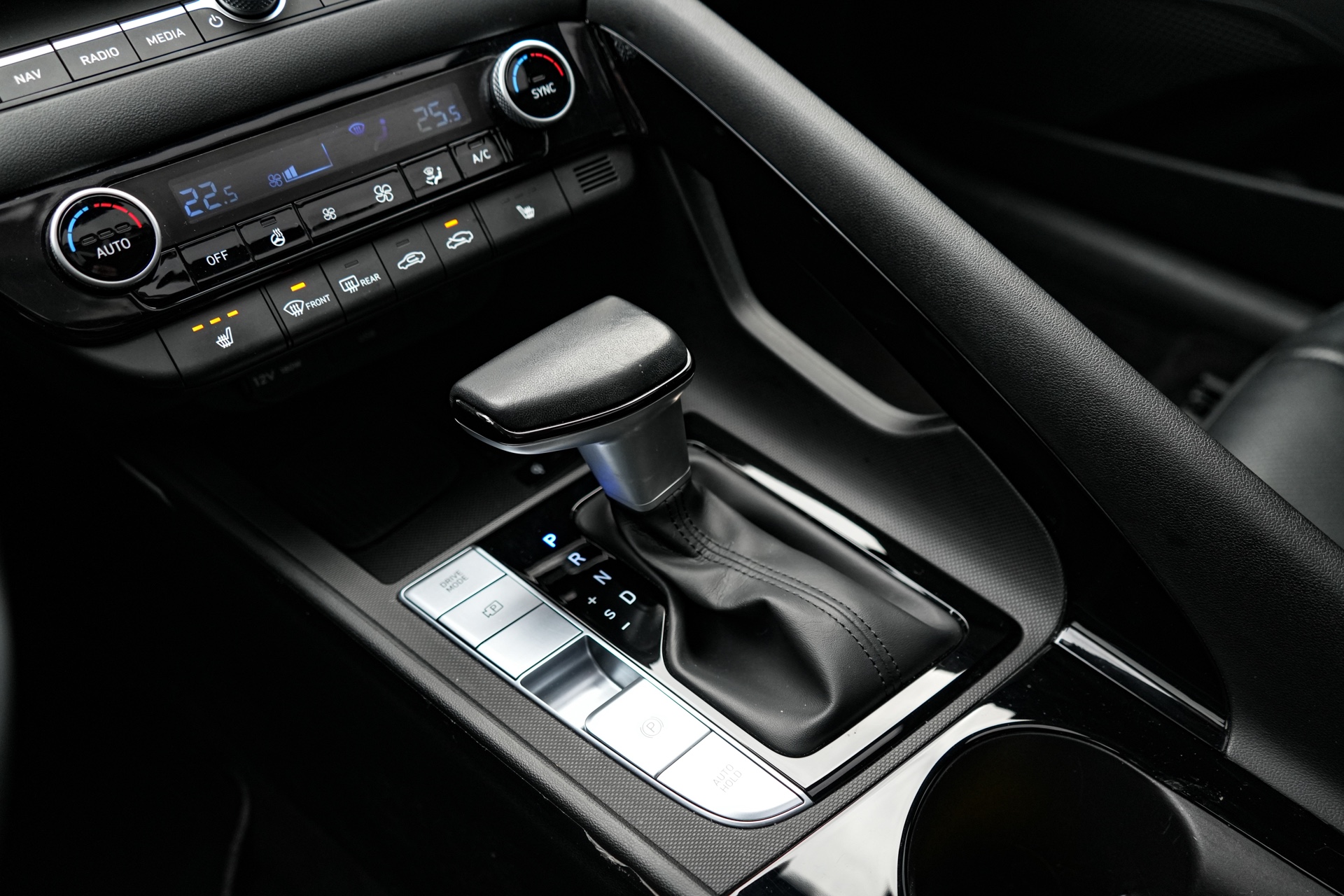 /firstmotors/2024-Hyundai-ElantraHybrid-05450133807198698.jpg