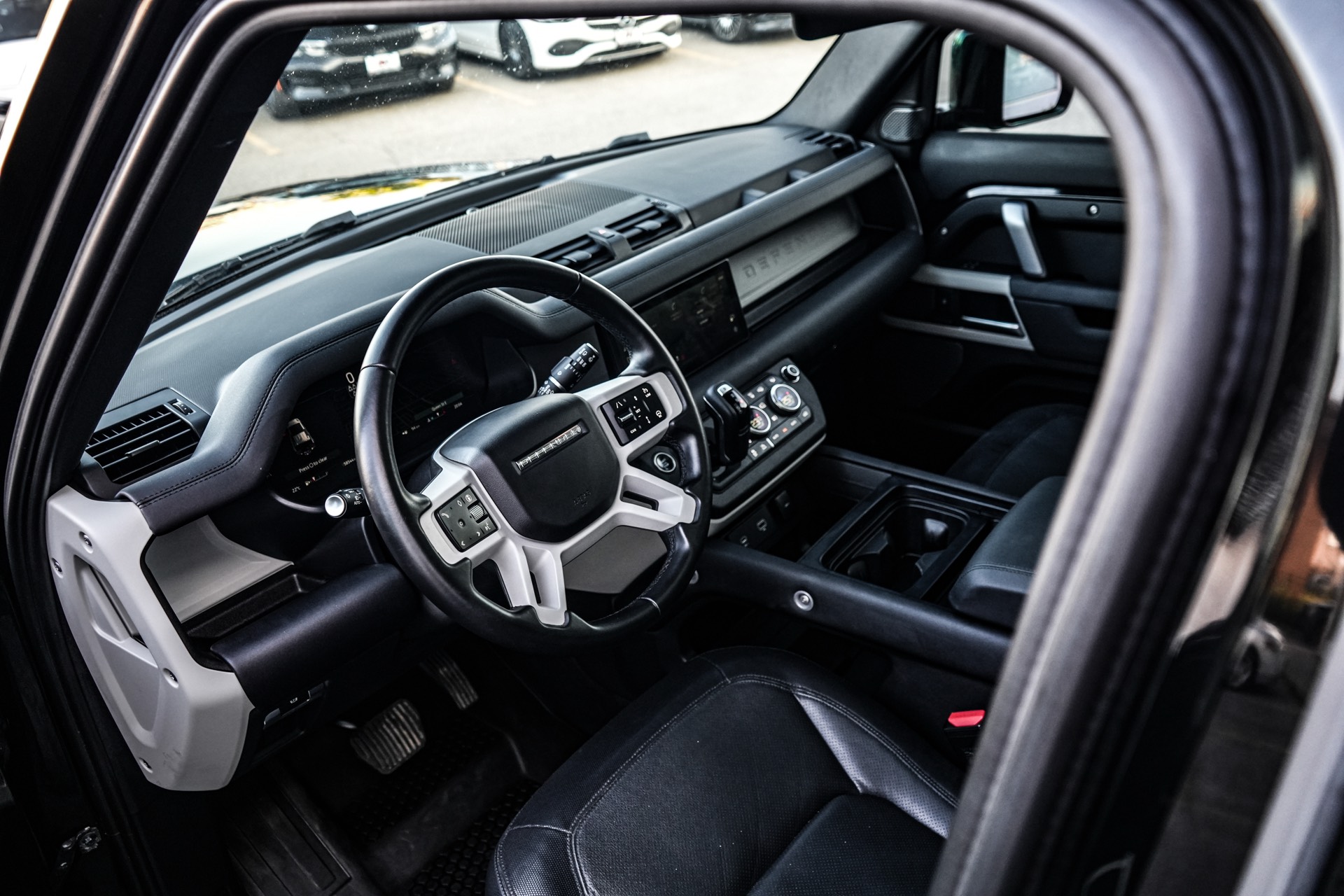 /firstmotors/2024-LandRover-Defender-25533408188942297.jpg