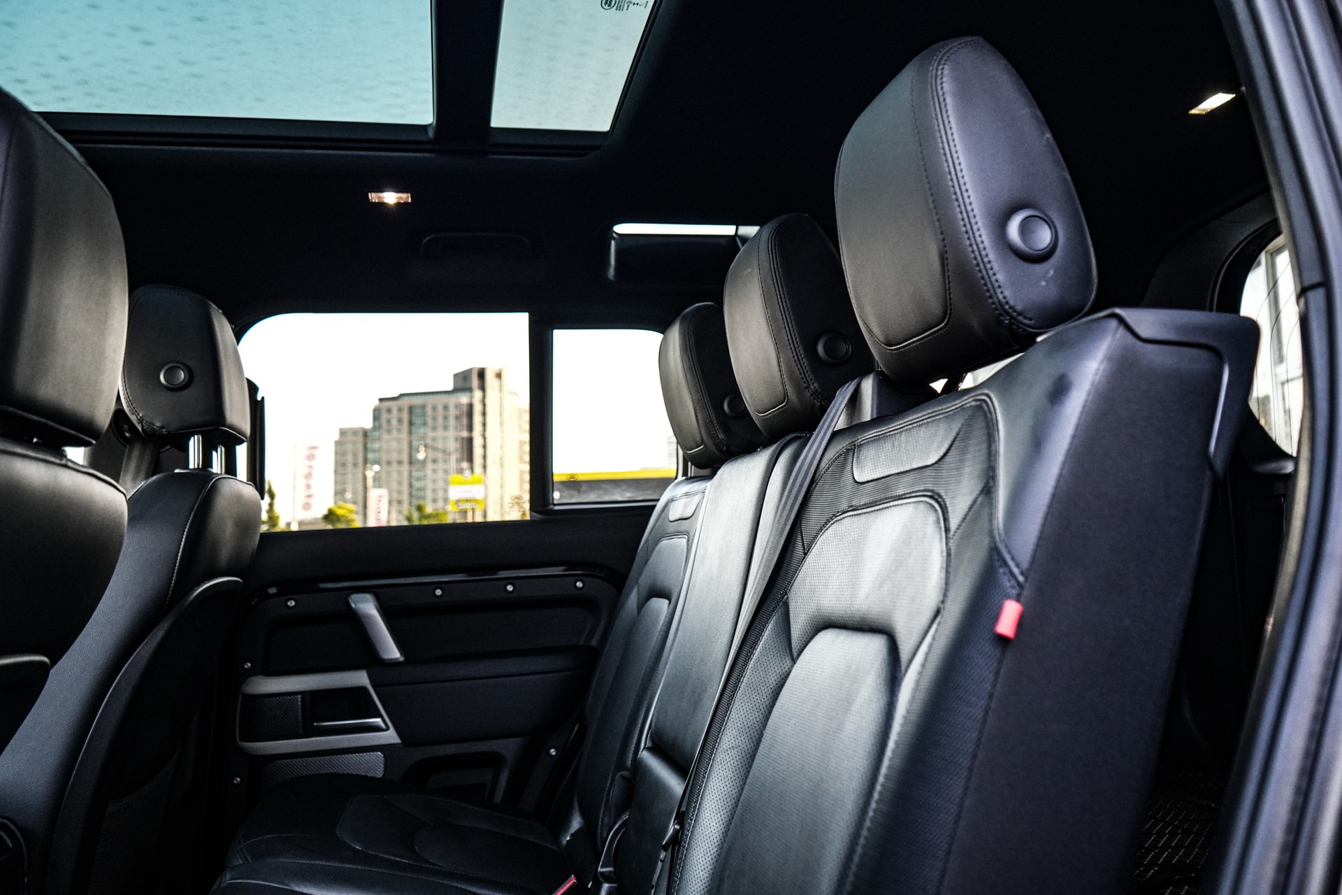 /firstmotors/2024-LandRover-Defender-46543511157460293.jpg