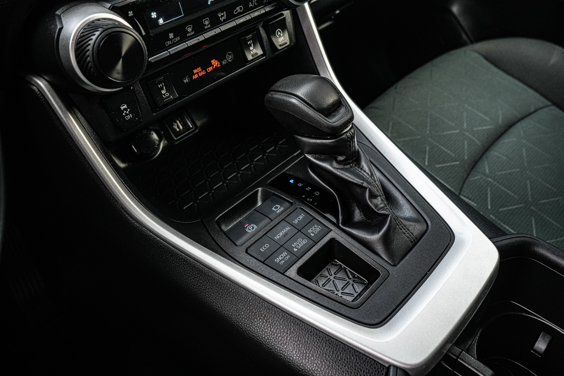 /firstmotors/2024-Toyota-RAV4-5589650738946128.jpg
