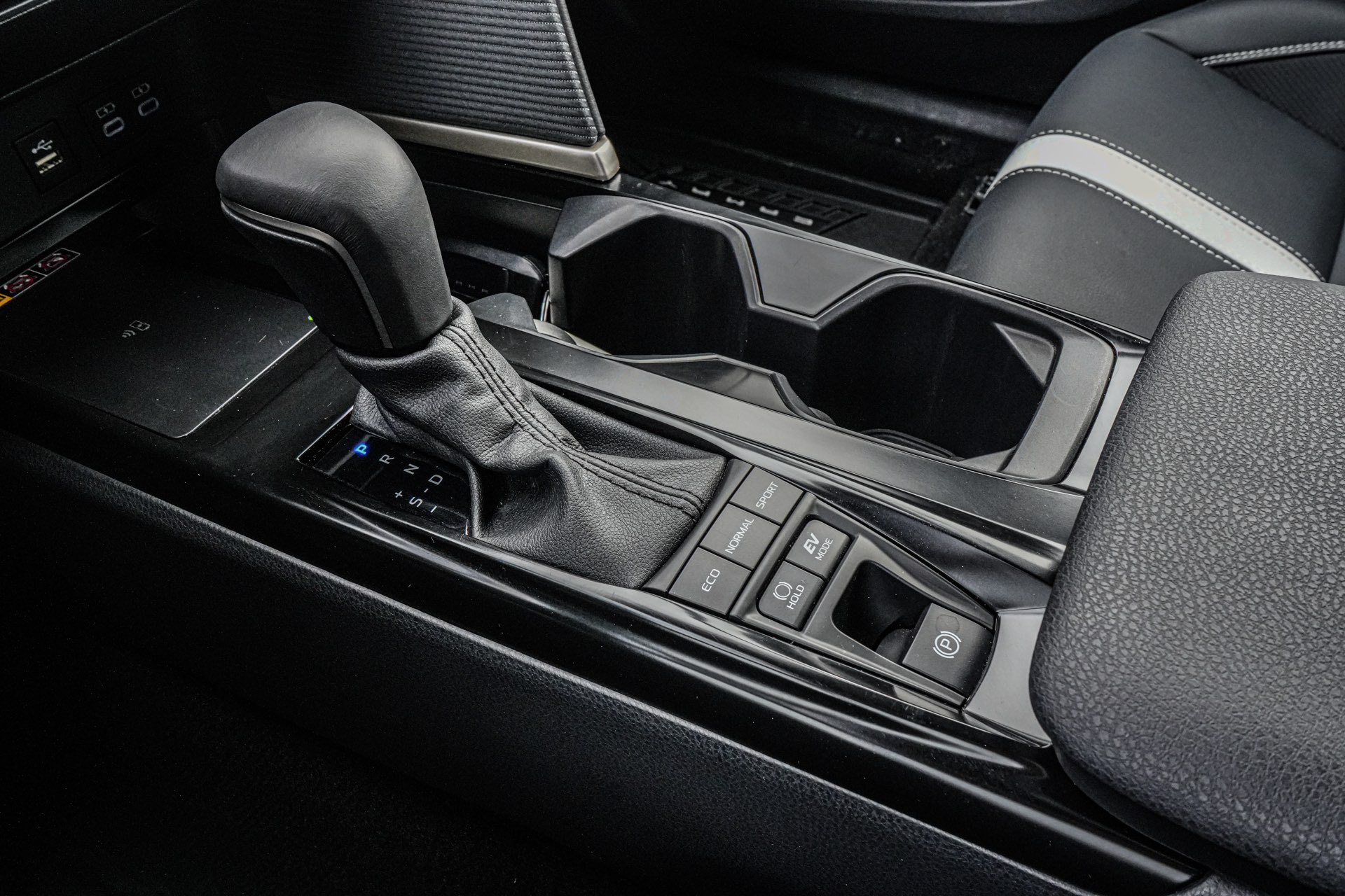 /firstmotors/2025-Toyota-Camry-2549571471417915.jpg