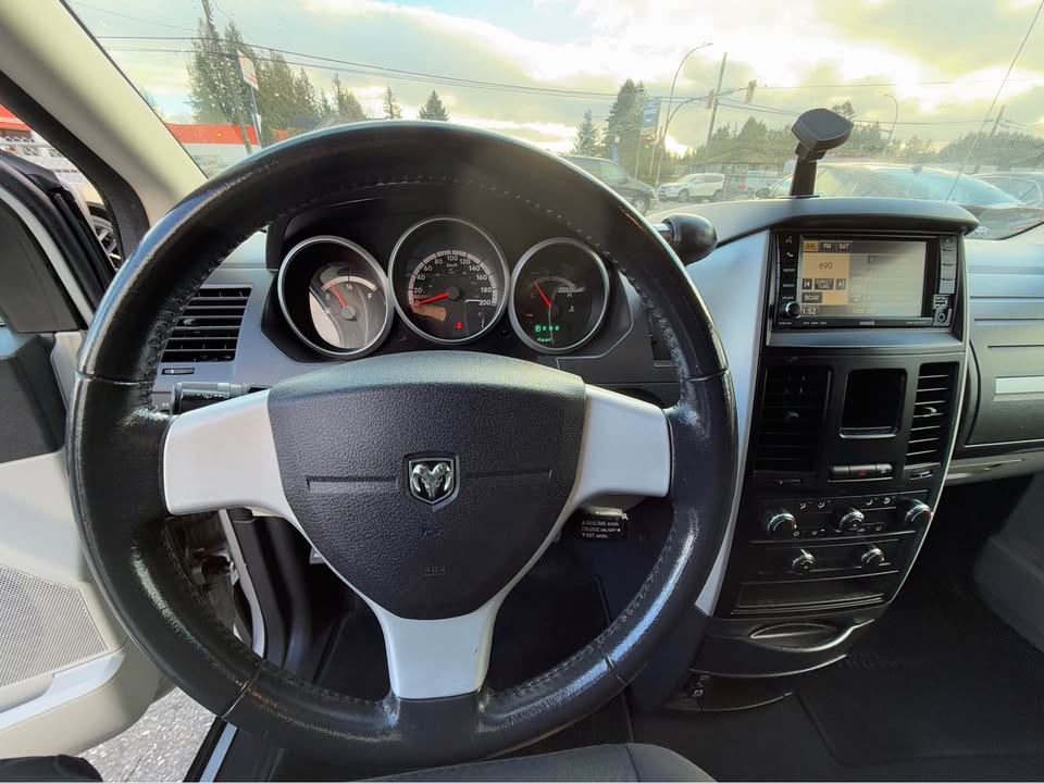 /grewalmotorsltd/2010-Dodge-GrandCaravan-7217078024141392.jpg