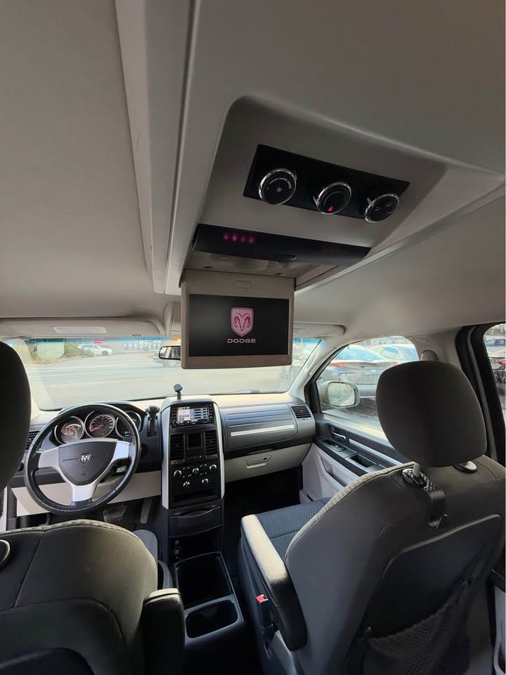 /grewalmotorsltd/2010-Dodge-GrandCaravan-9466784530371495.jpg