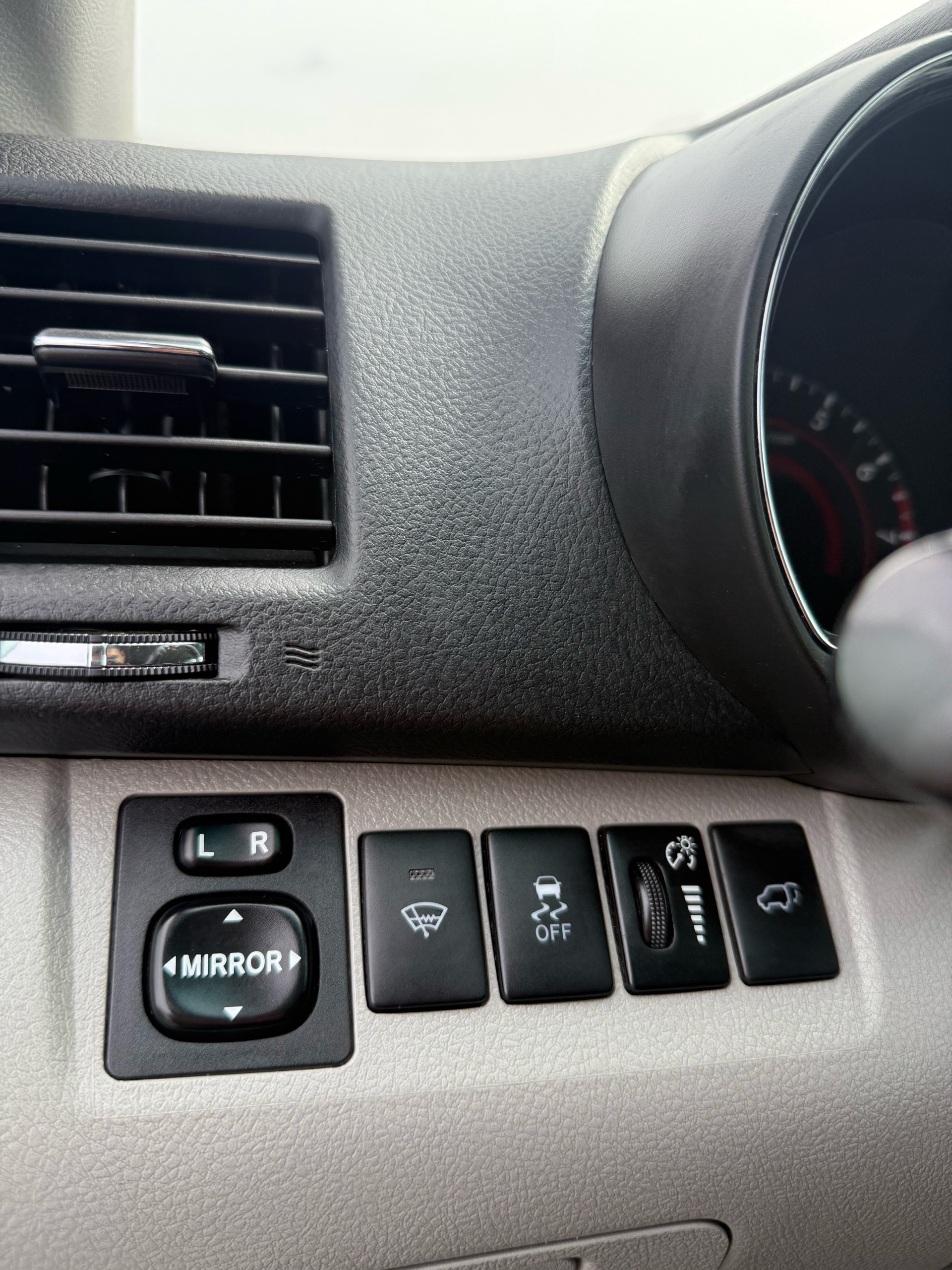 /grewalmotorsltd/2011-Toyota-Highlander-3555592165411843.jpg